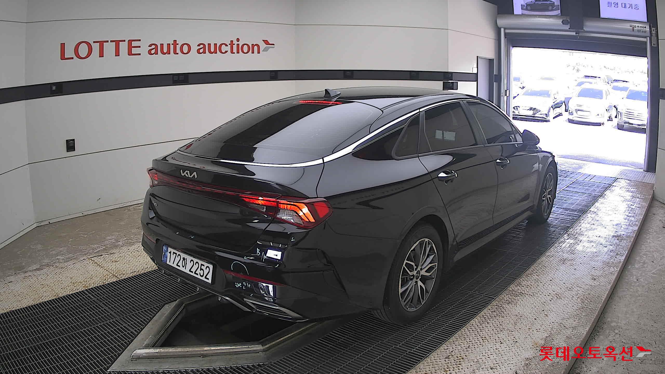 2022 - kia k5