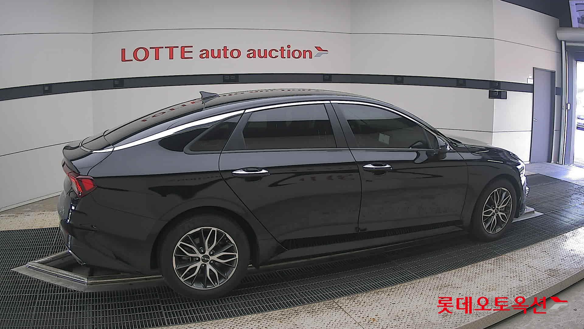 2022 - kia k5