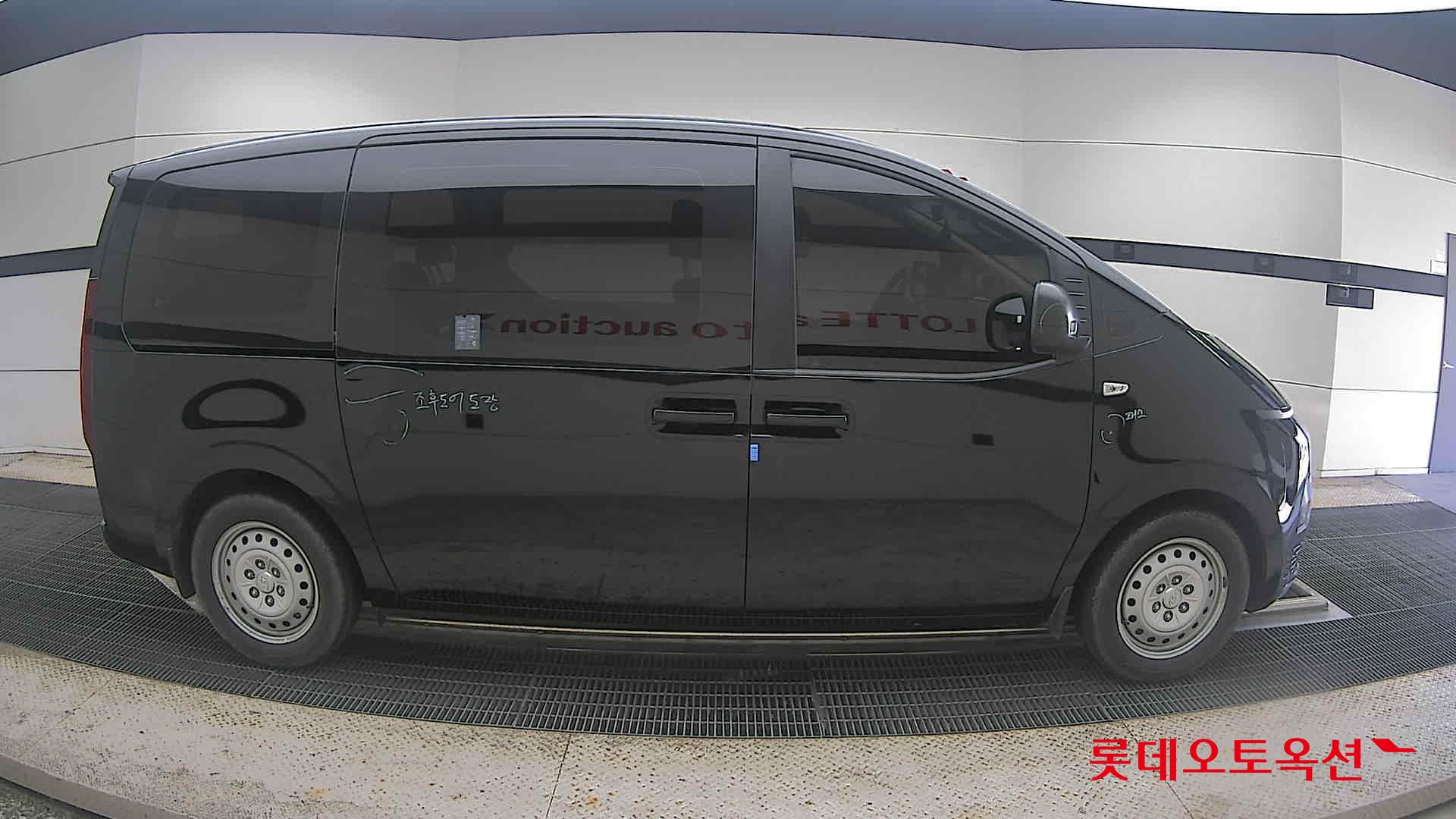 2022 - hyundai staria