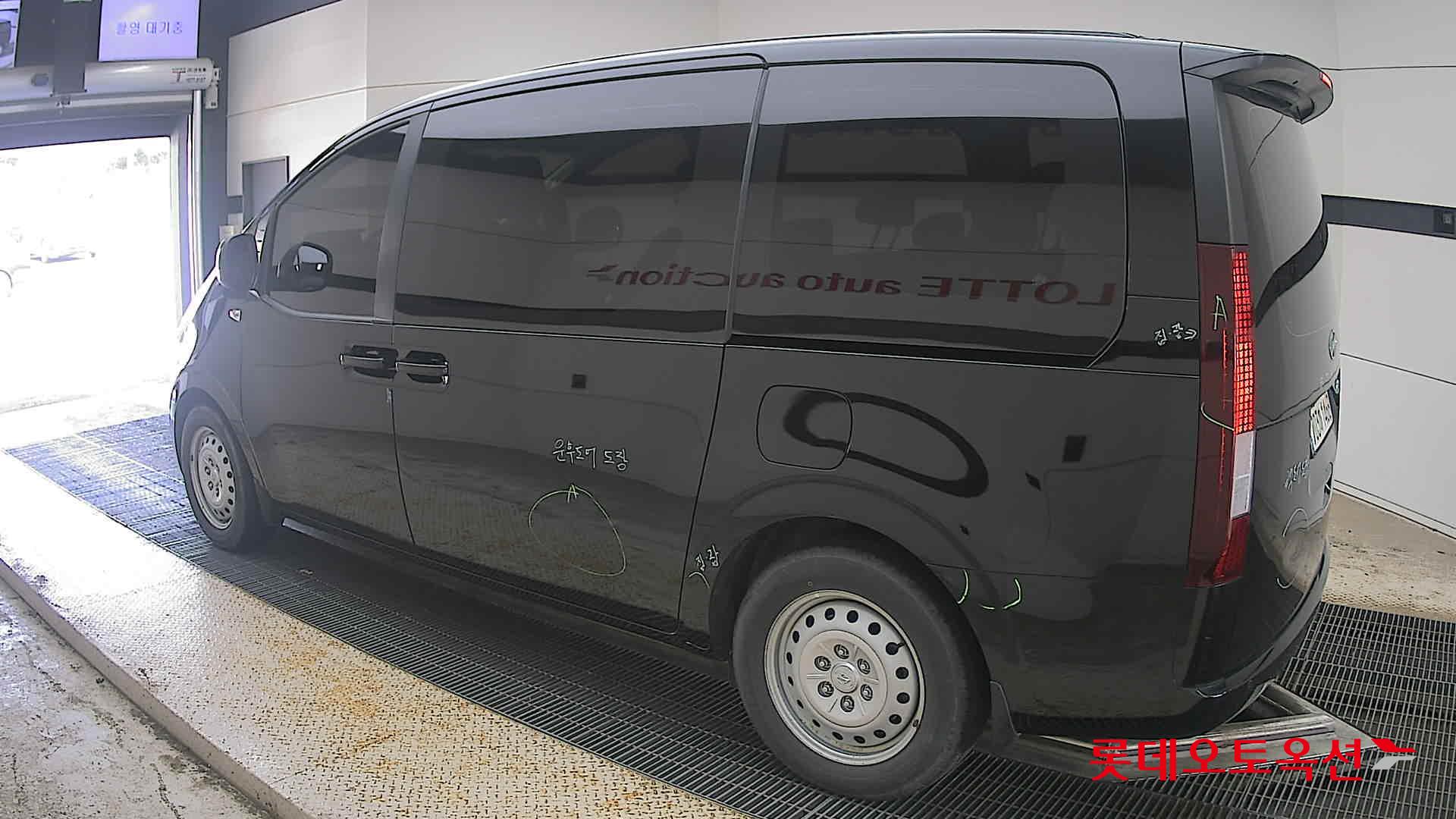 2022 - hyundai staria