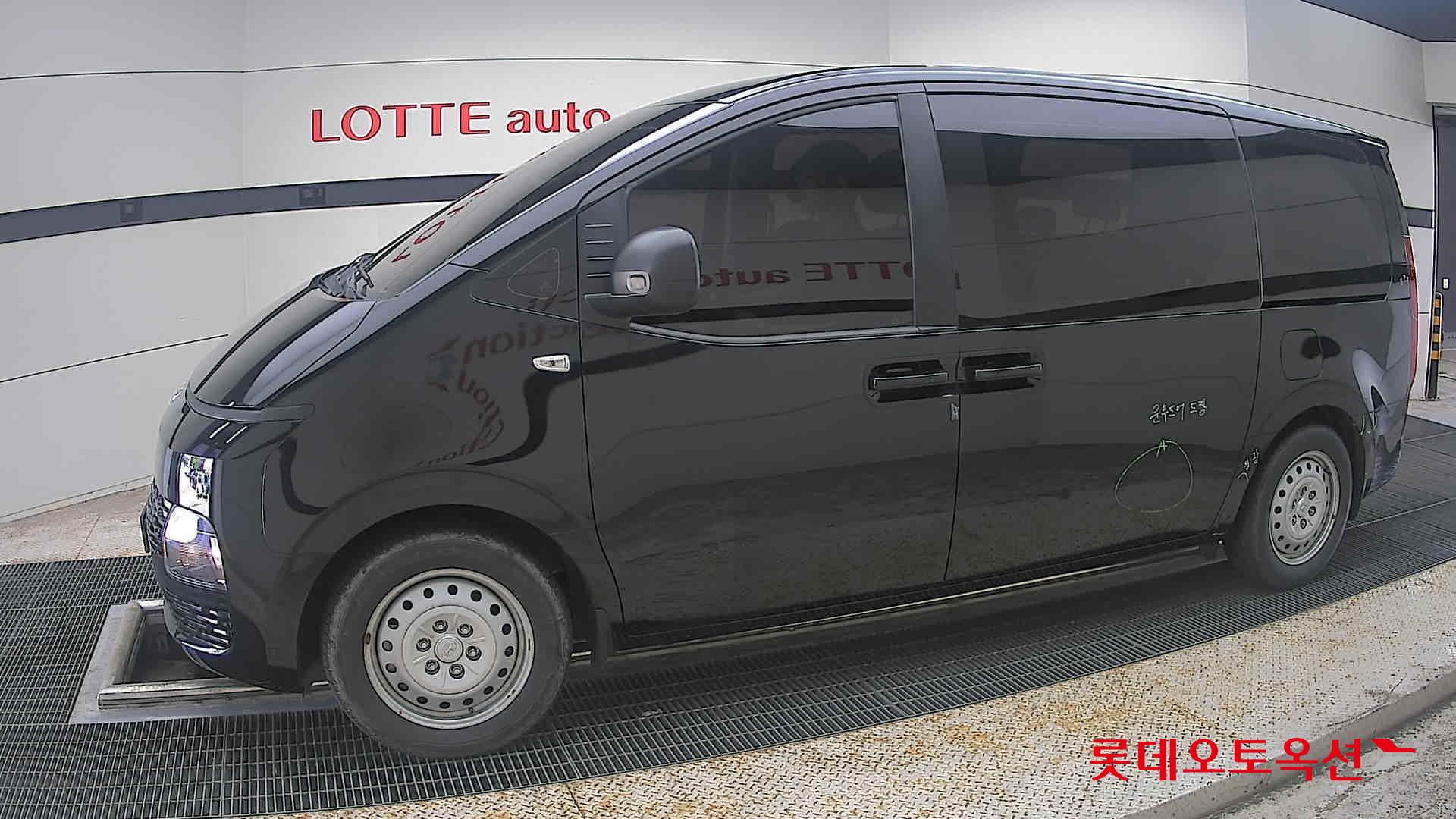 2022 - hyundai staria