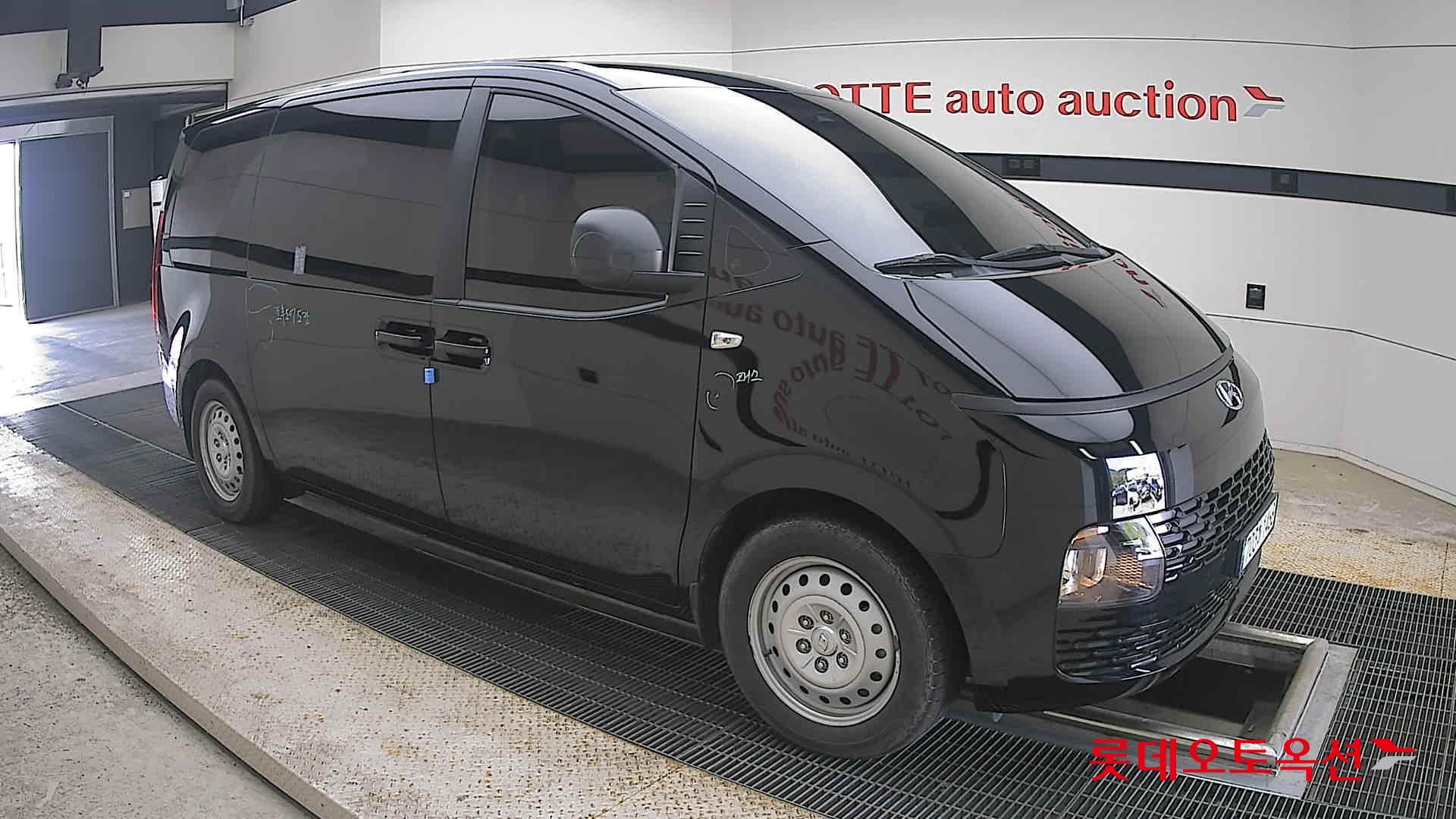 2022 - hyundai staria