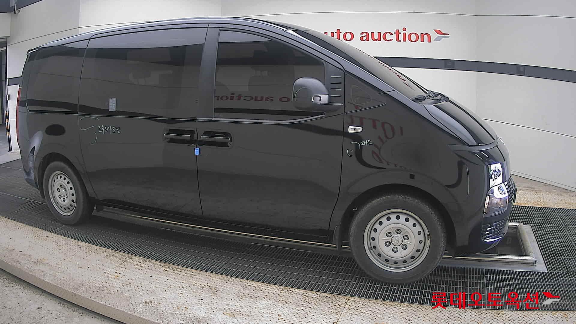 2022 - hyundai staria