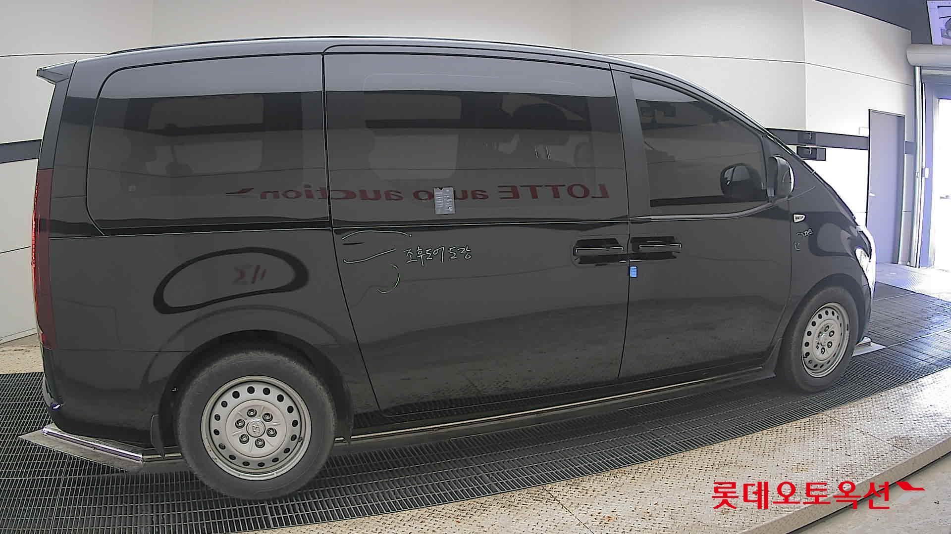 2022 - hyundai staria