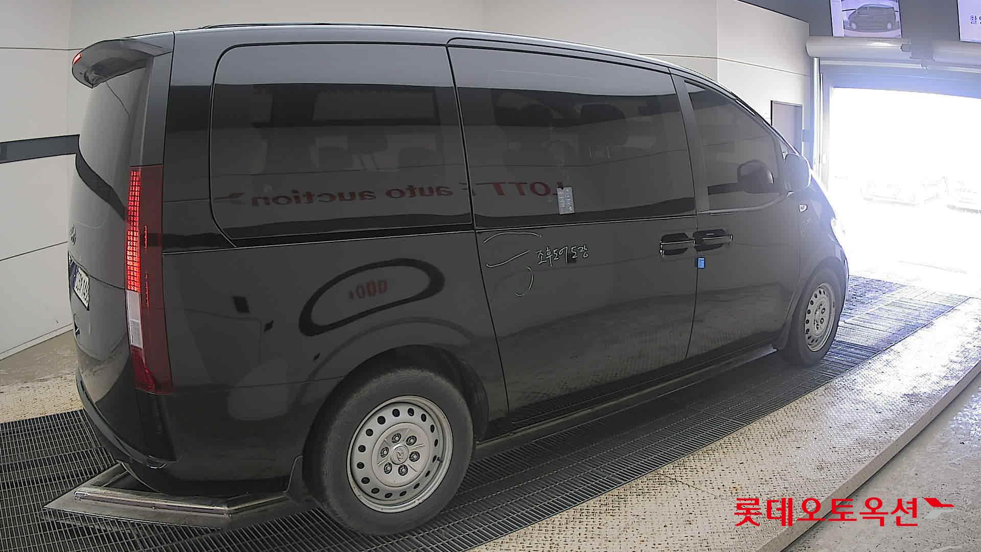 2022 - hyundai staria