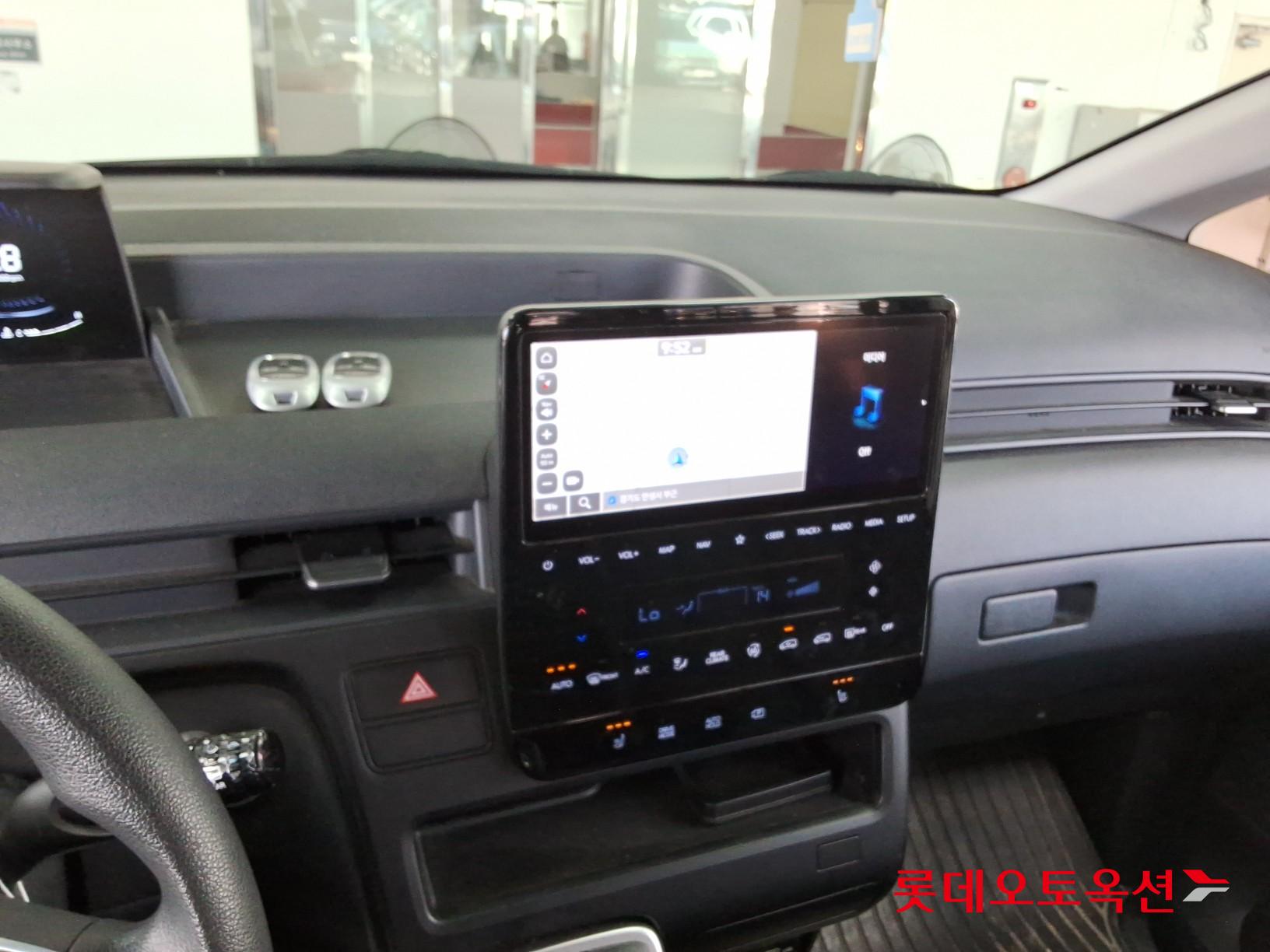 2022 - hyundai staria