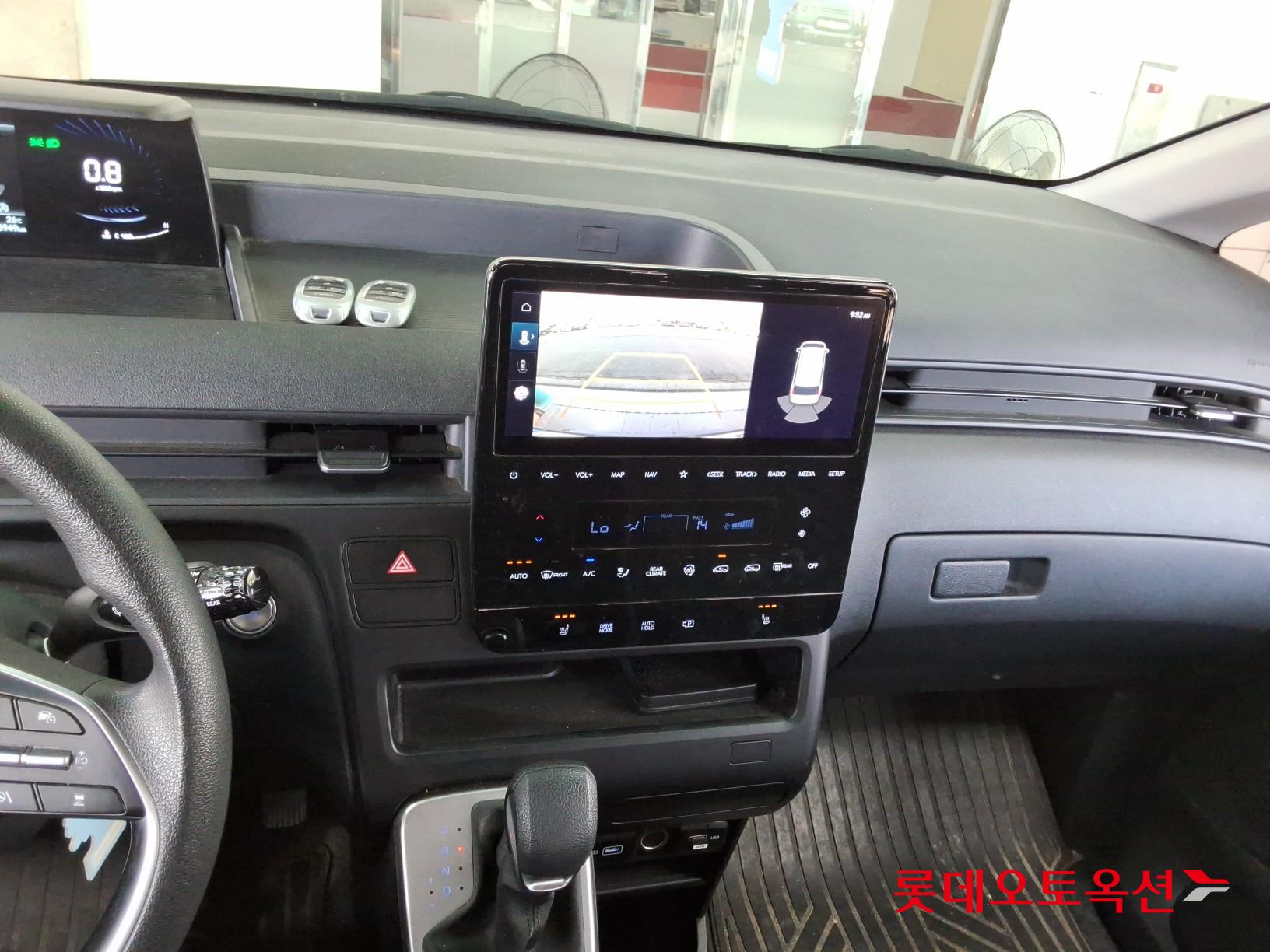 2022 - hyundai staria