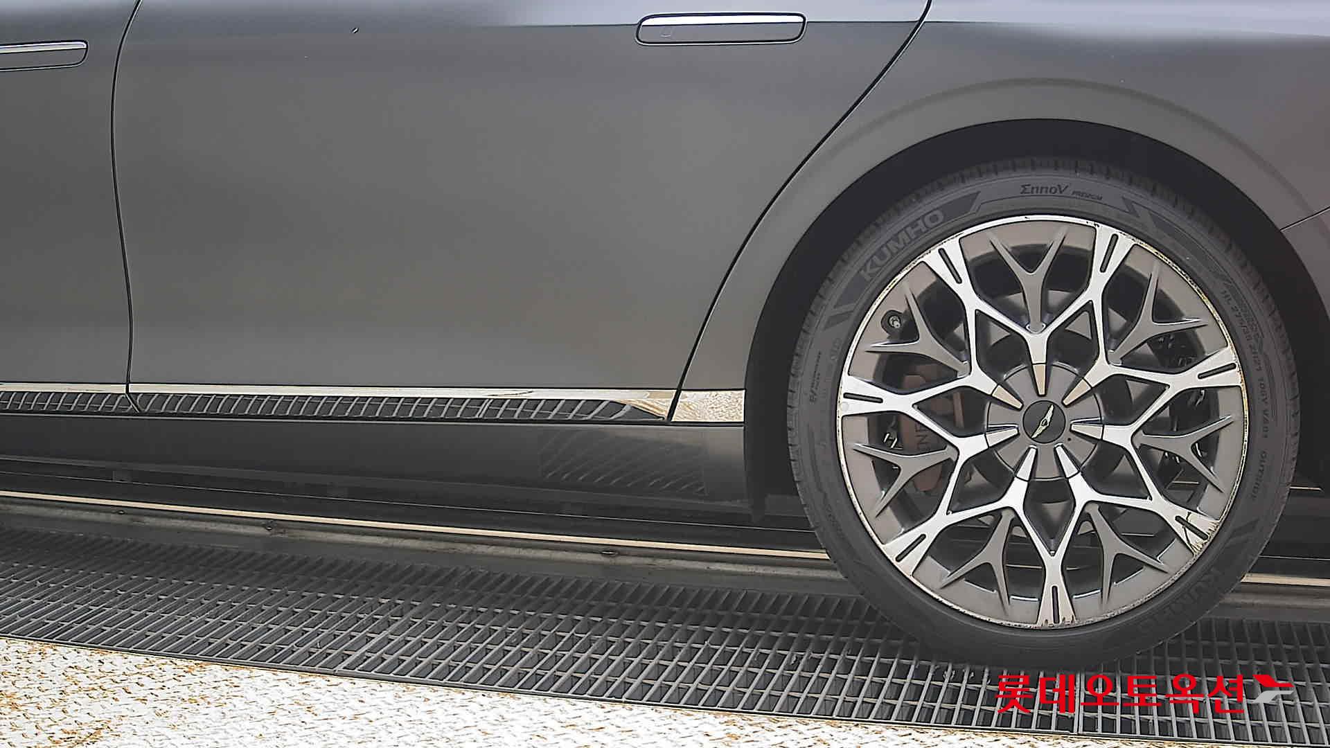 2023 - genesis g90