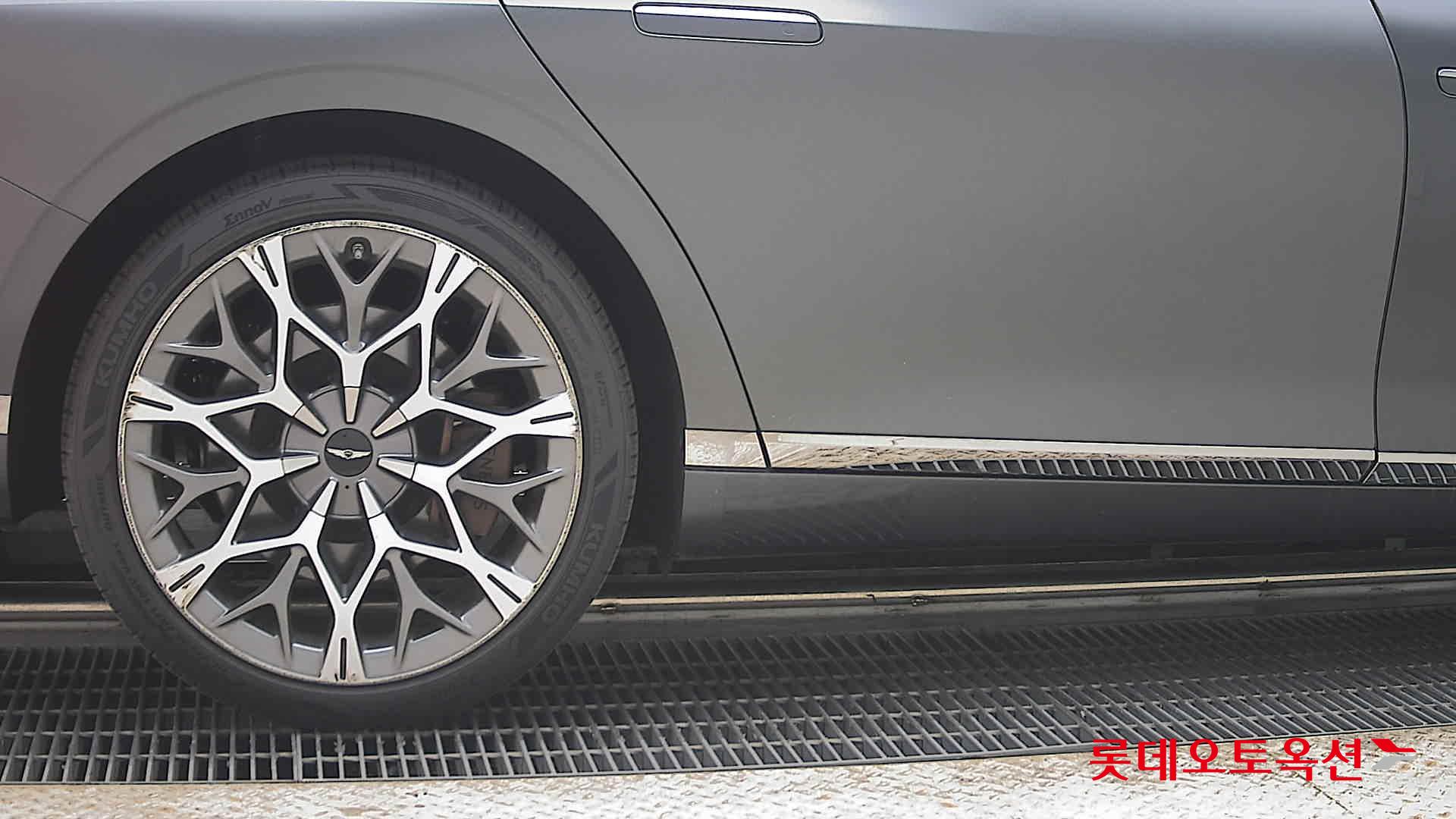 2023 - genesis g90