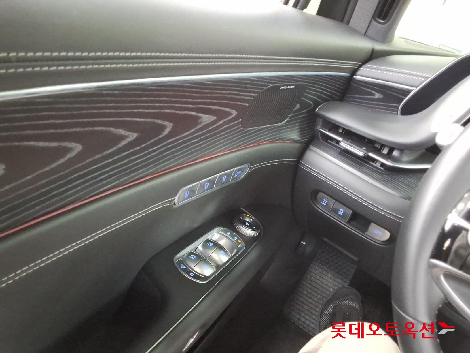 2023 - genesis g90