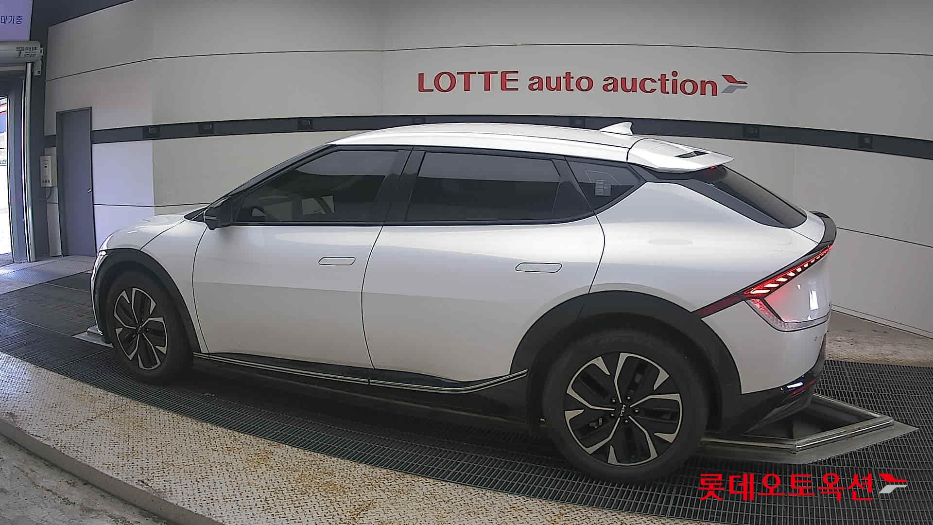 2022 - kia ev6