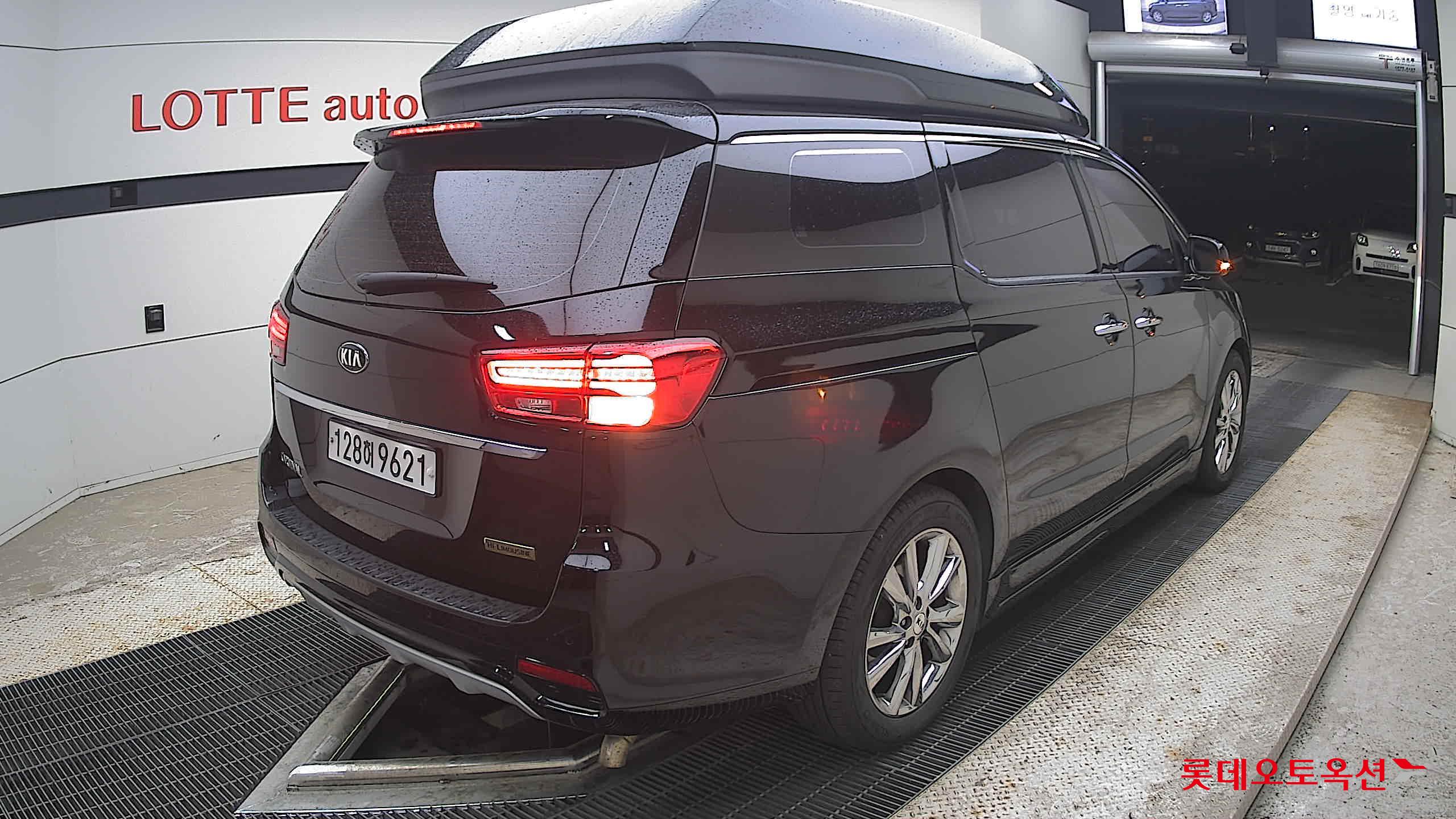 2020 - kia carnival