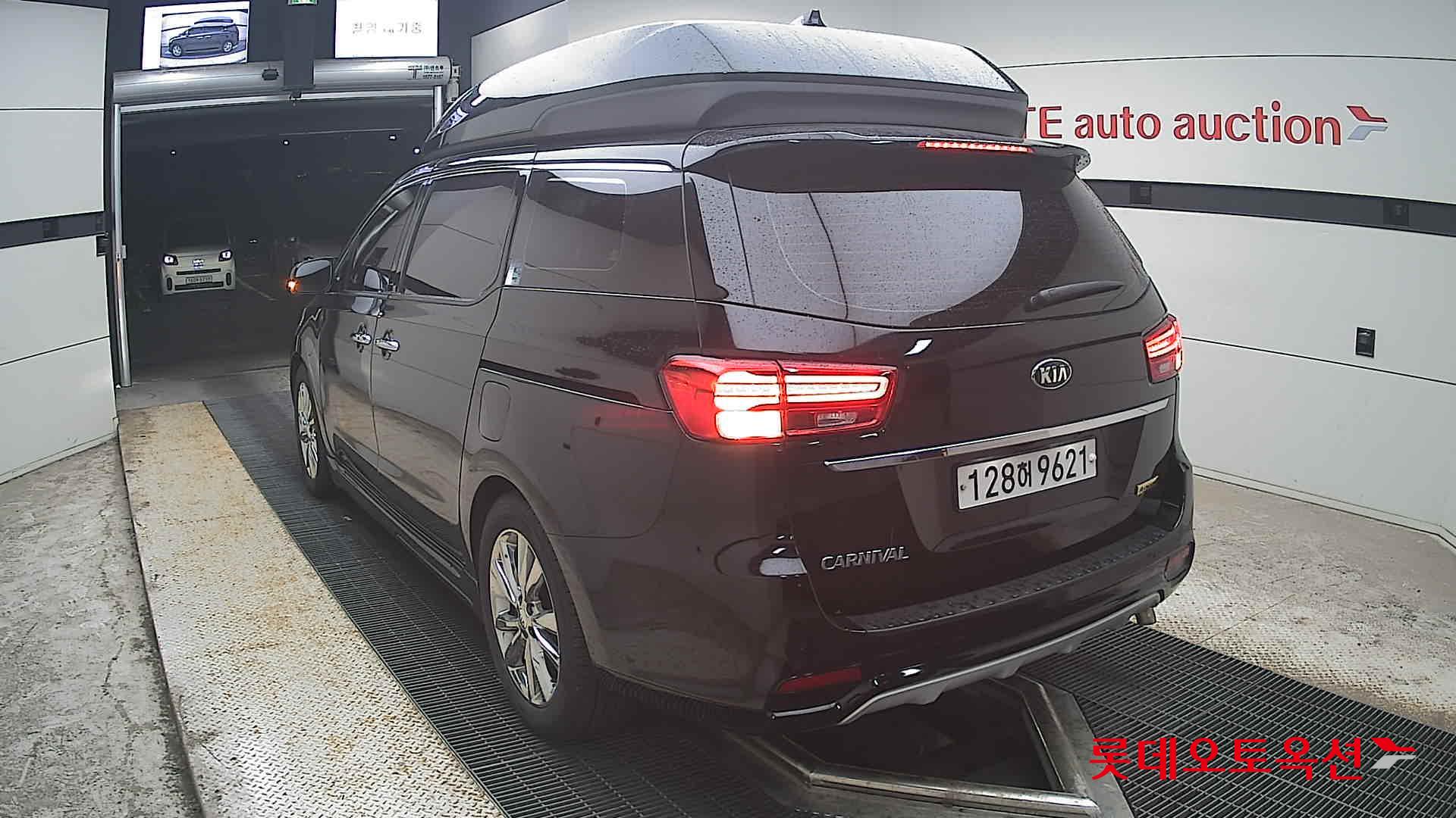 2020 - kia carnival