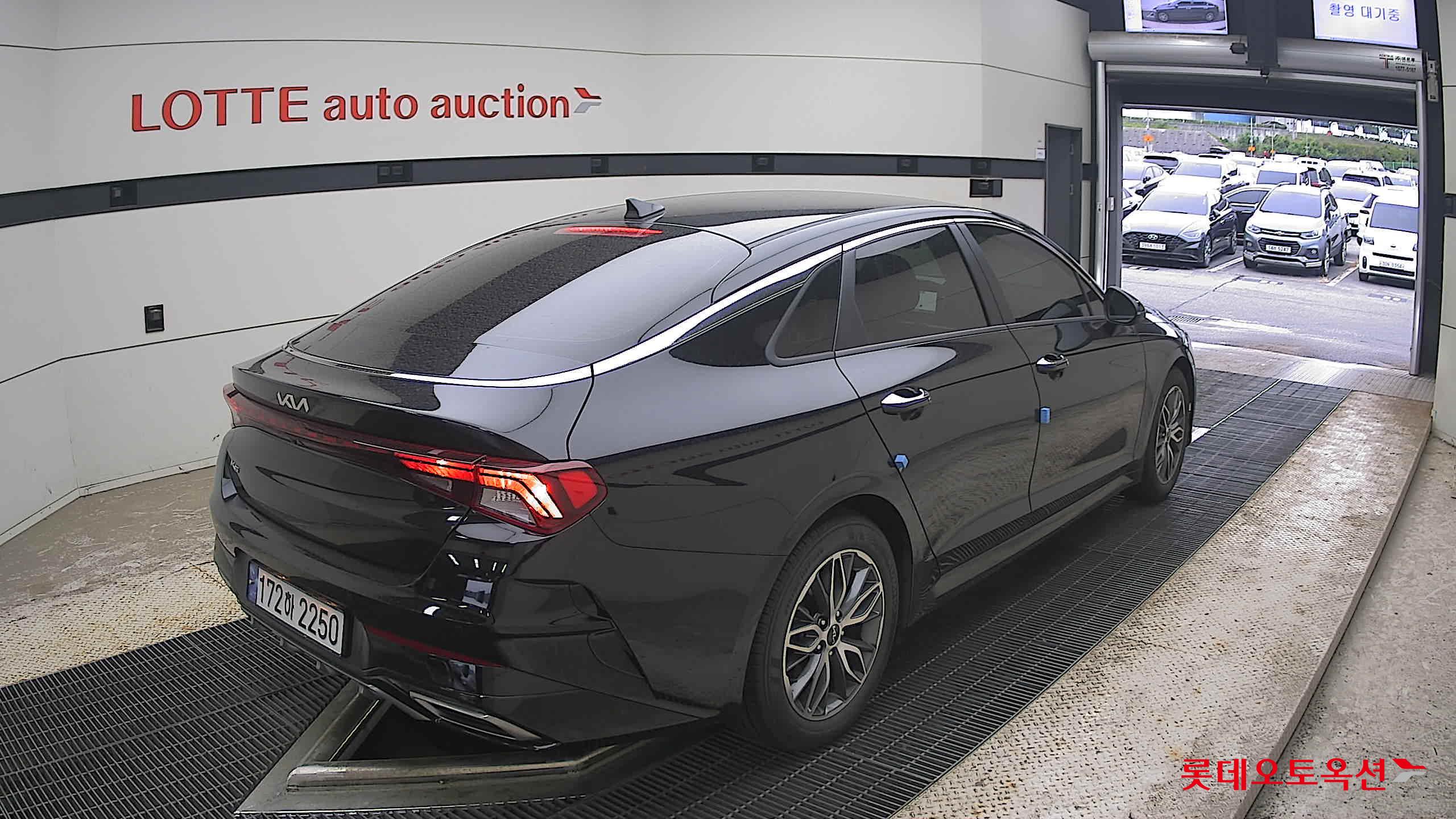 2022 - kia k5
