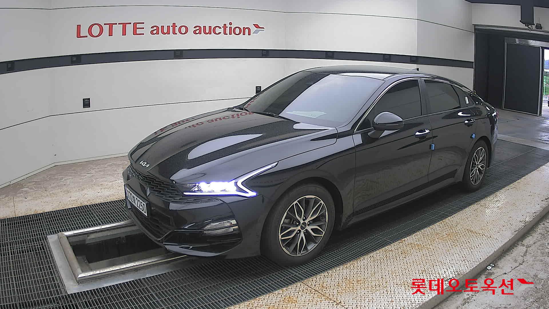 2022 - kia k5