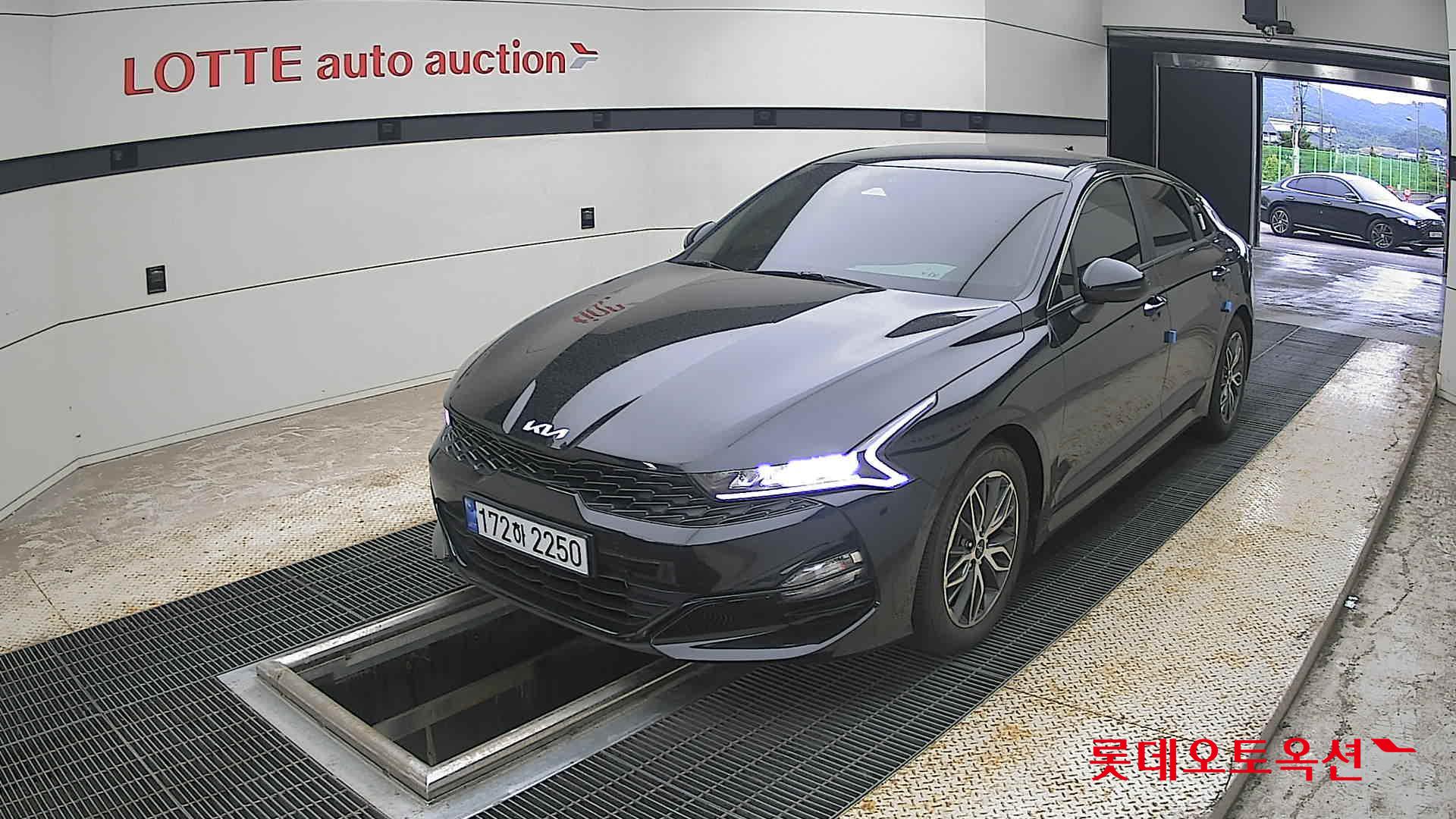 2022 - kia k5