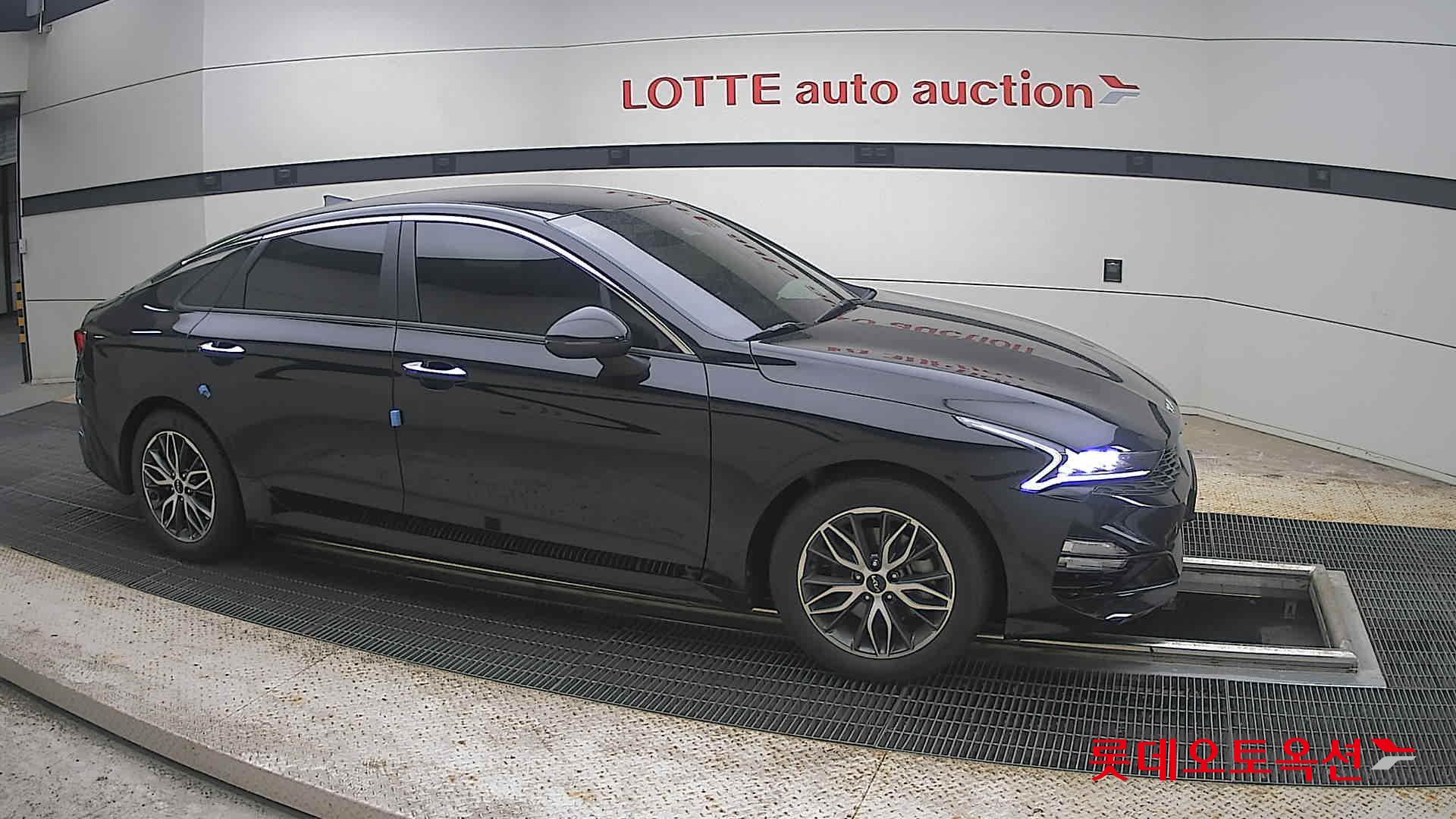 2022 - kia k5