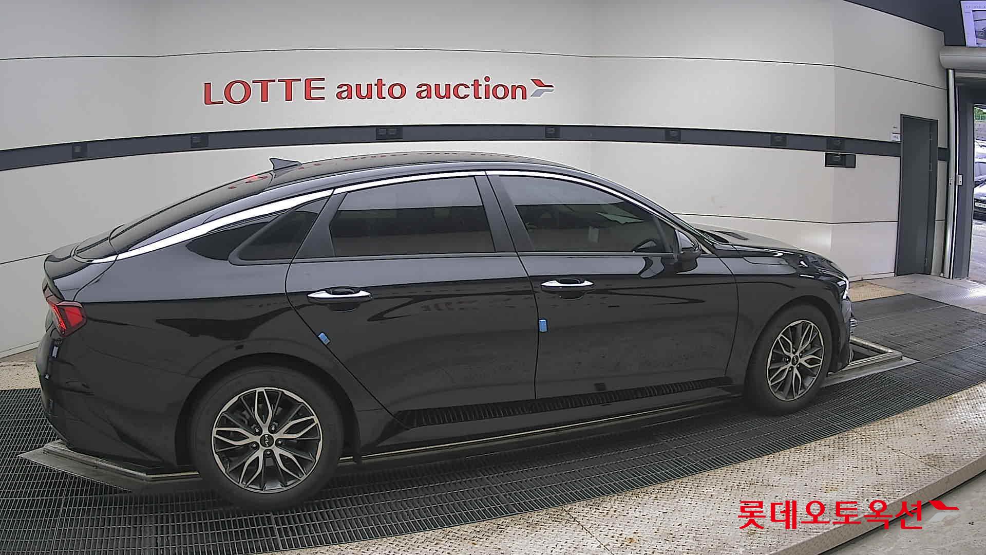 2022 - kia k5
