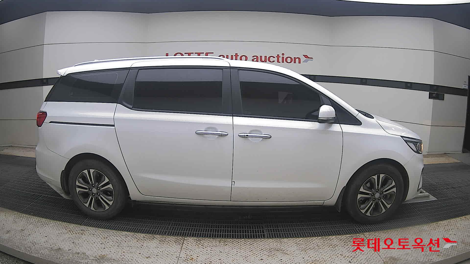 2020 - kia carnival