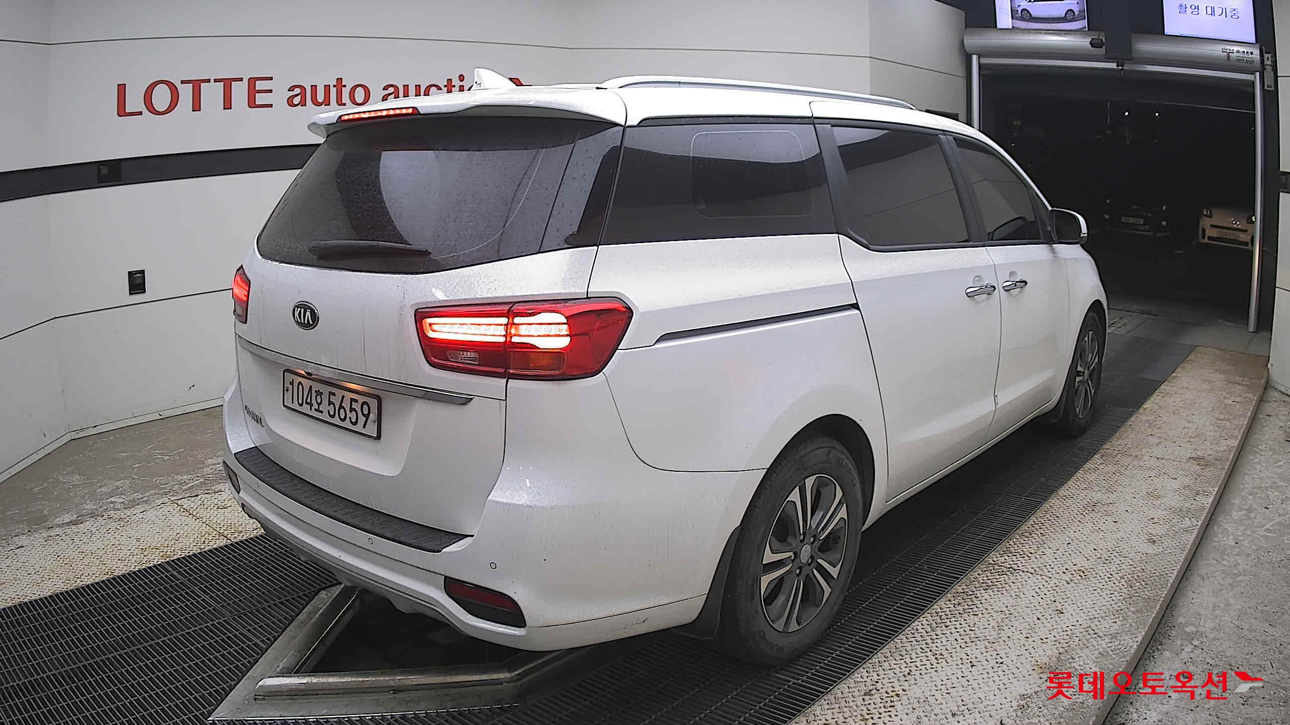 2020 - kia carnival