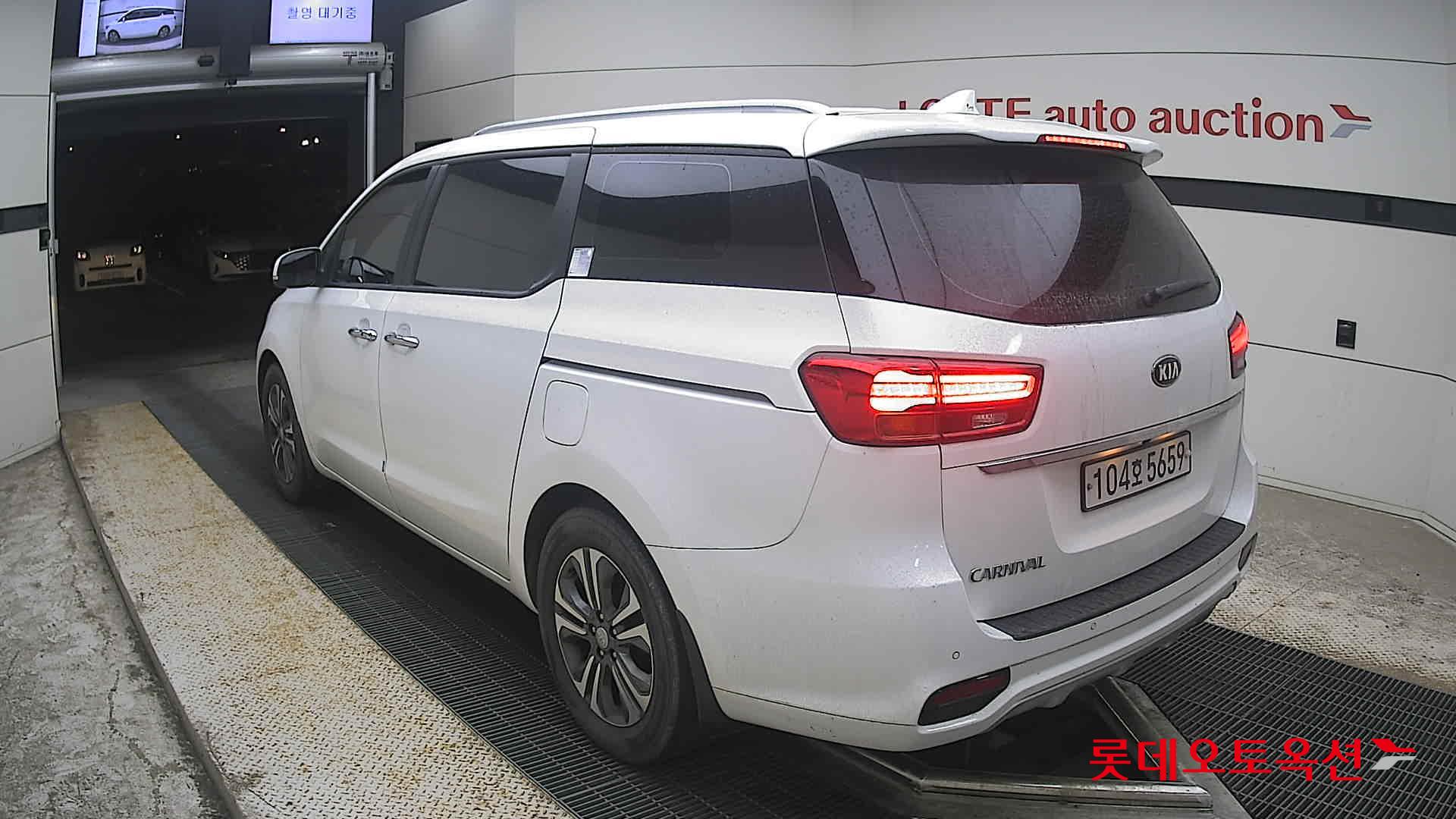 2020 - kia carnival