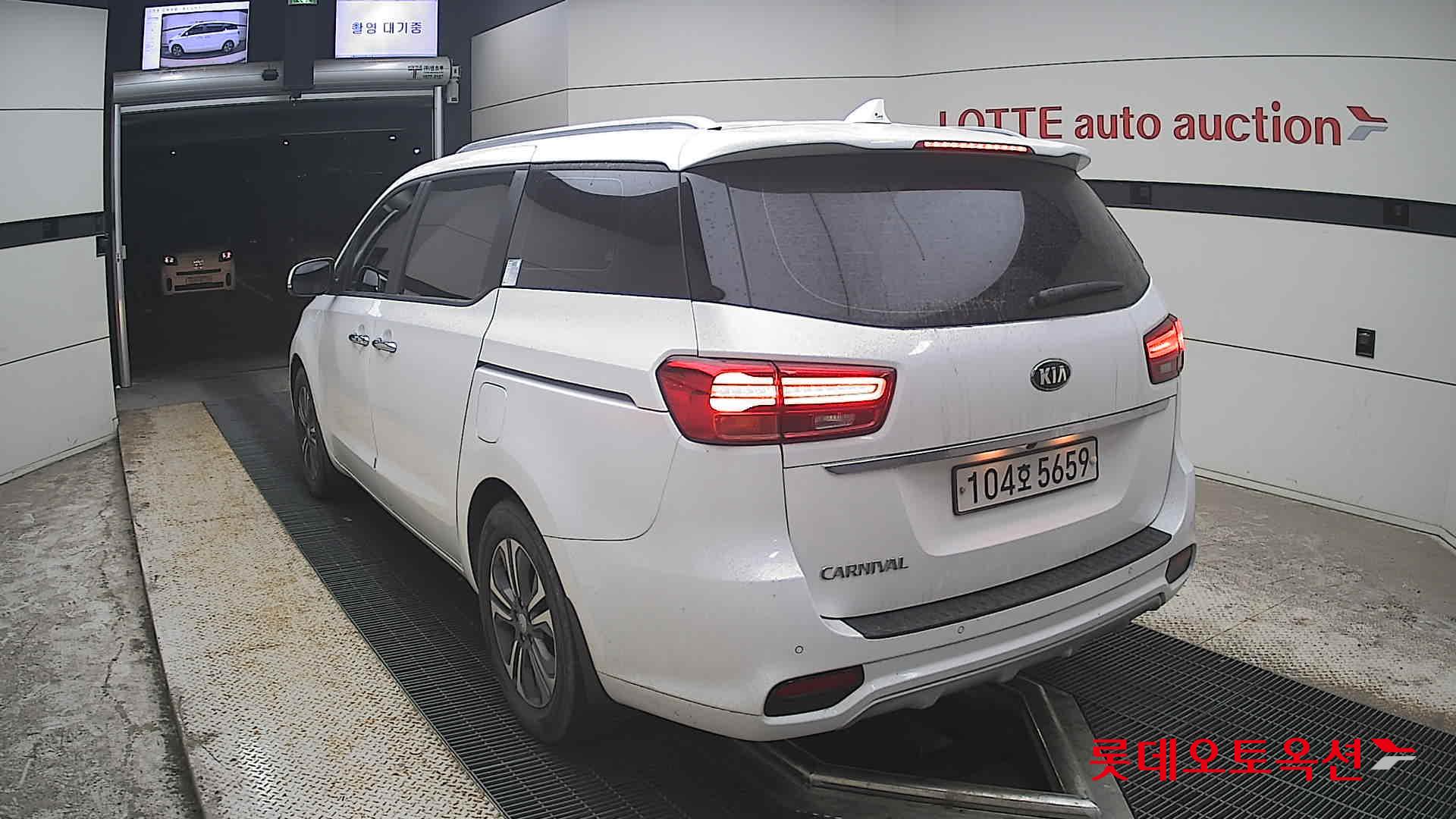 2020 - kia carnival