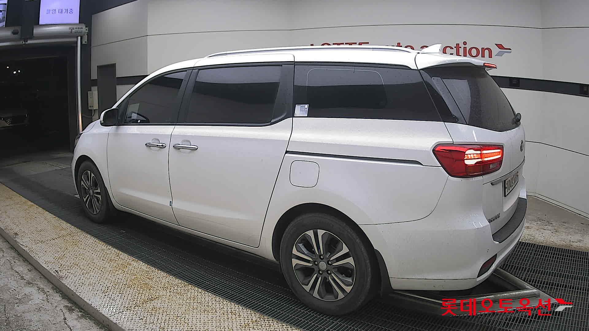 2020 - kia carnival