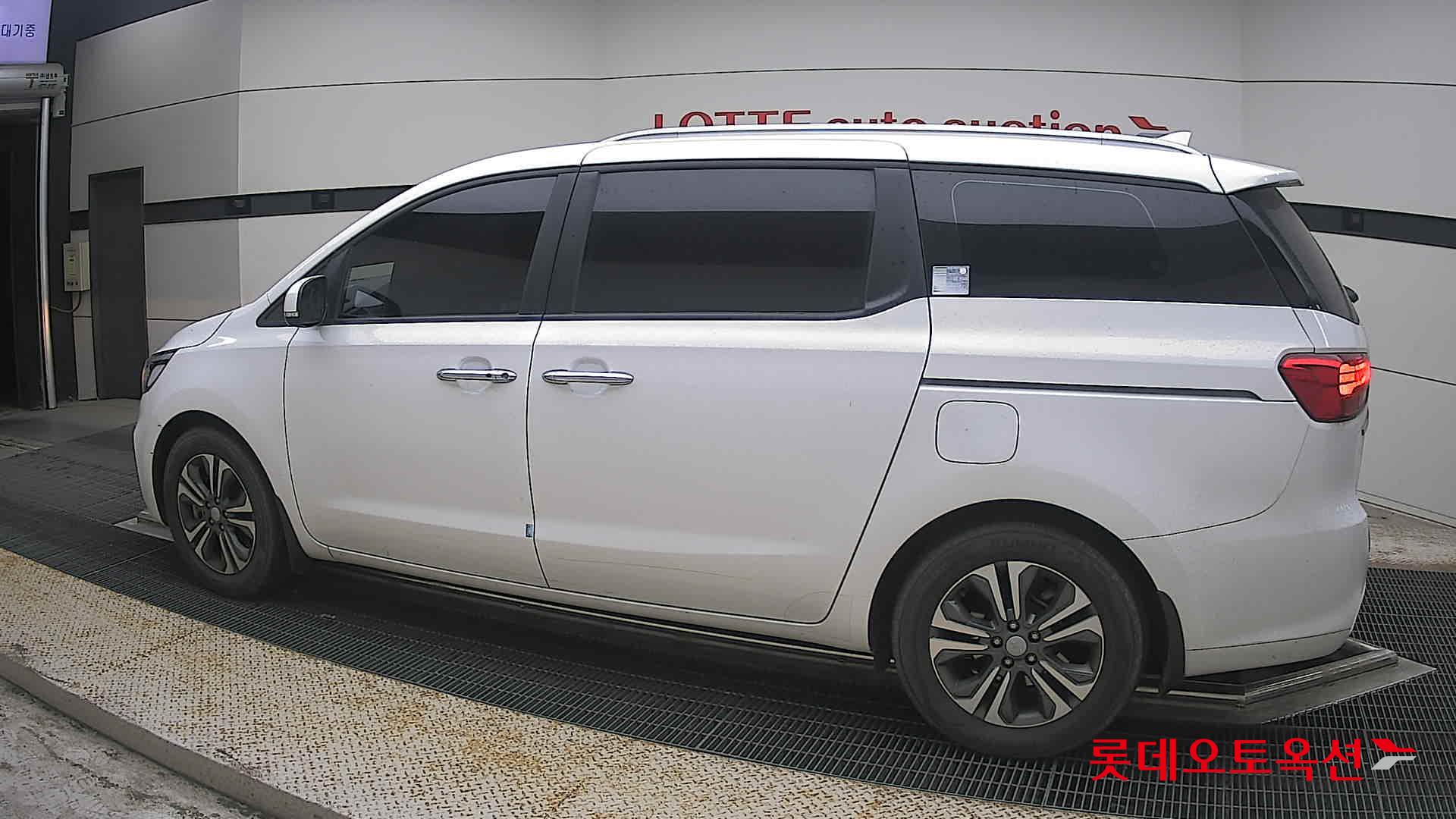 2020 - kia carnival
