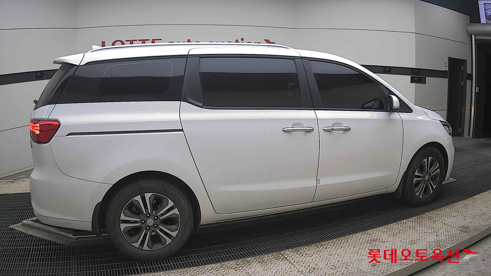 2020 - kia carnival