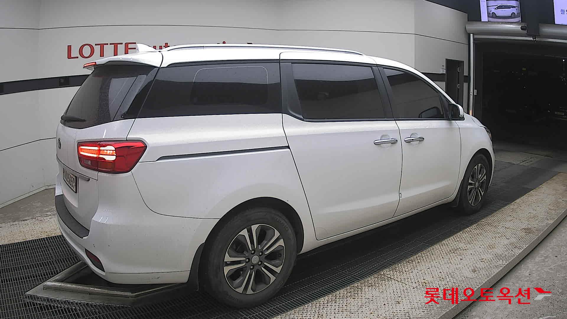 2020 - kia carnival