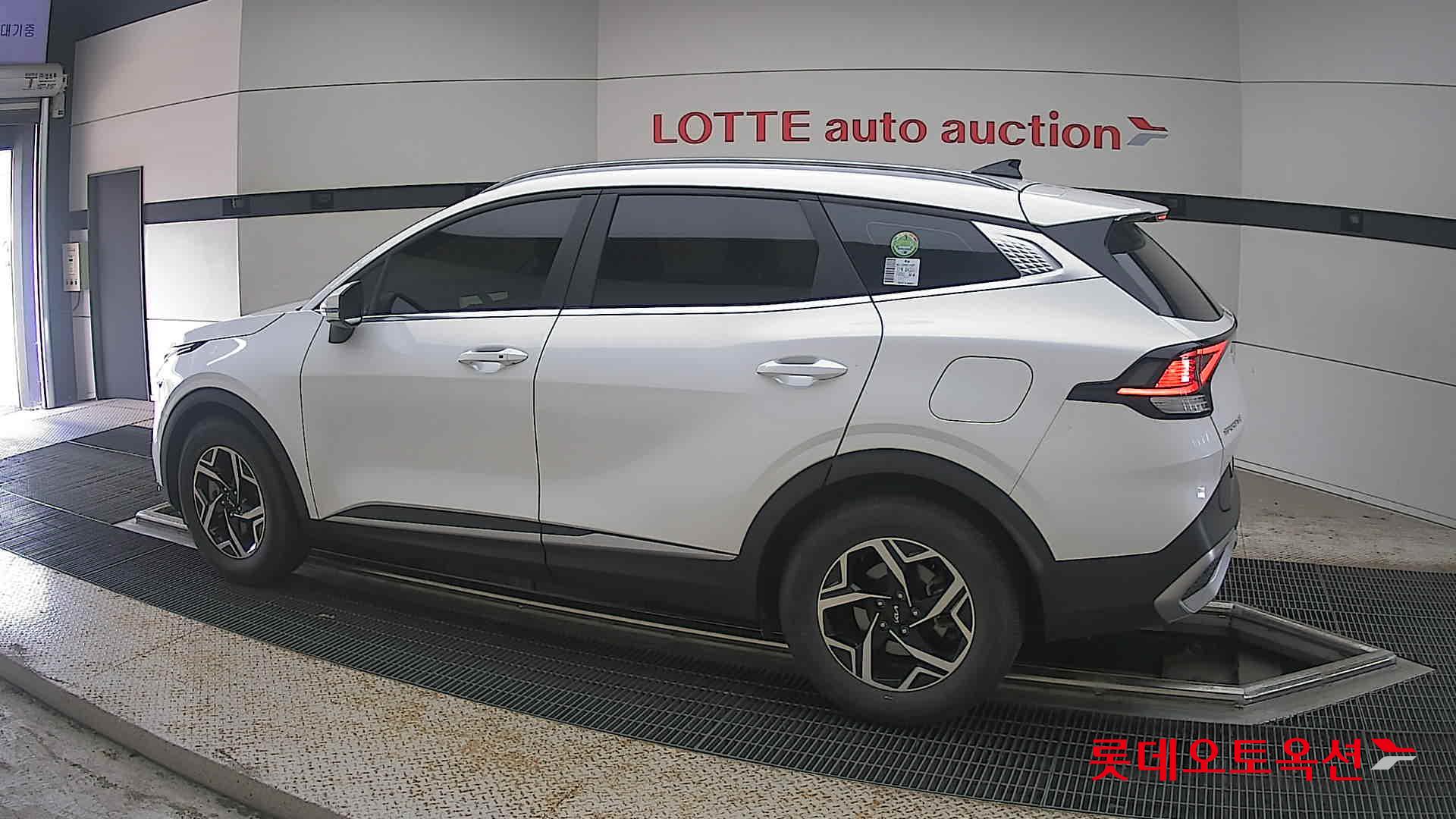 2022 - kia sportage