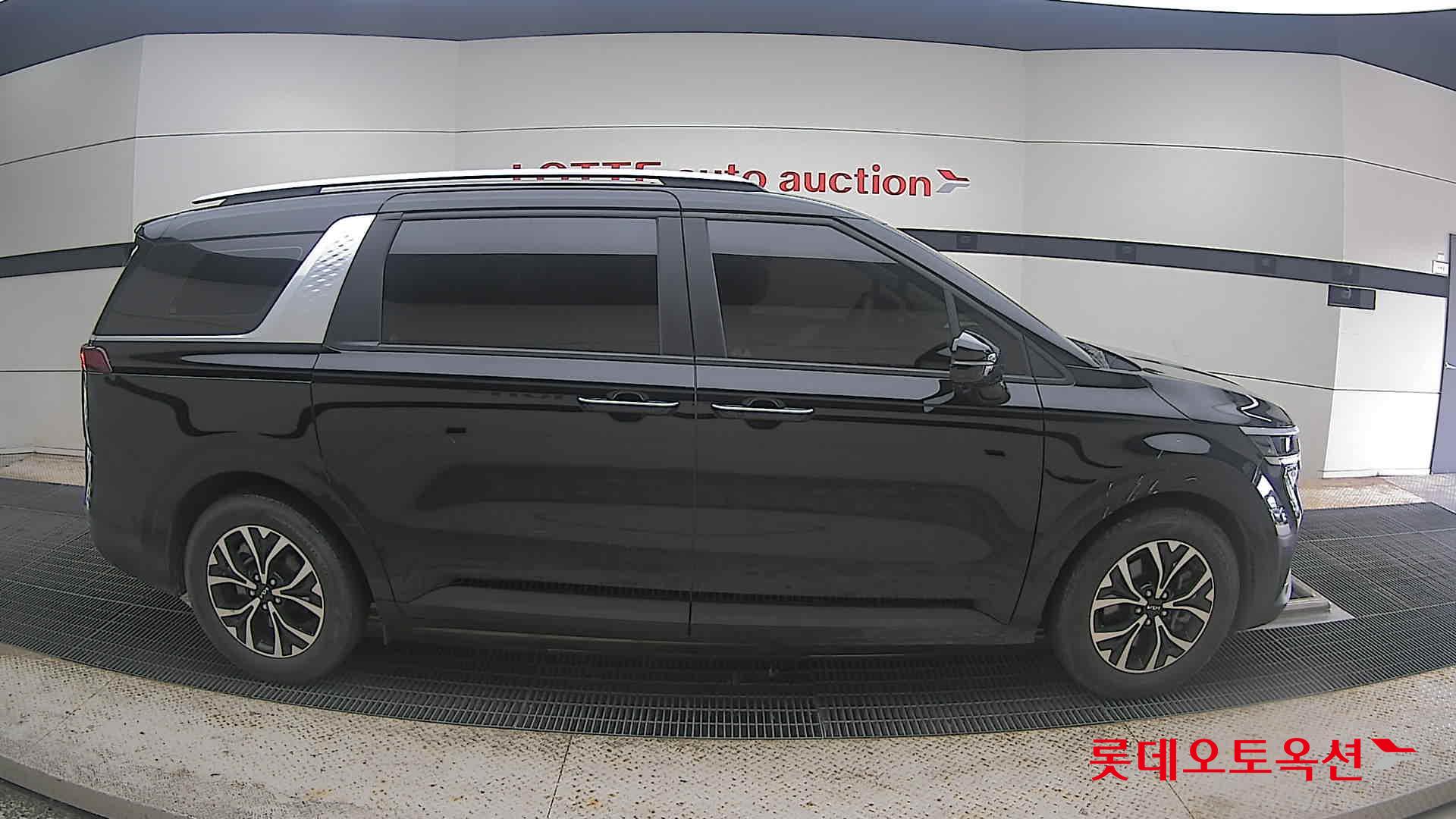 2022 - kia carnival