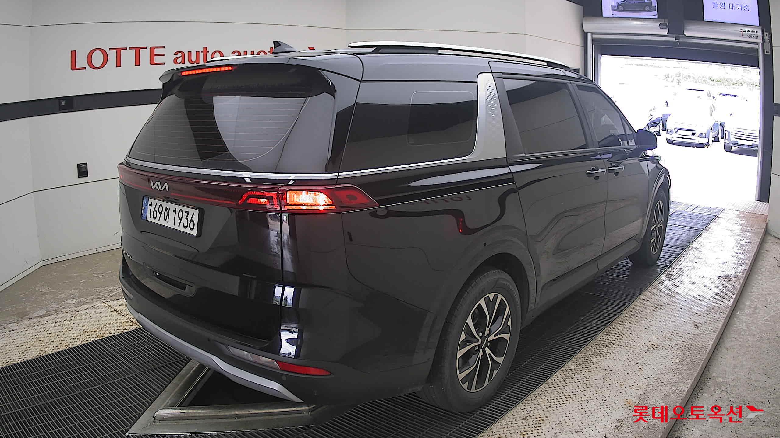 2022 - kia carnival