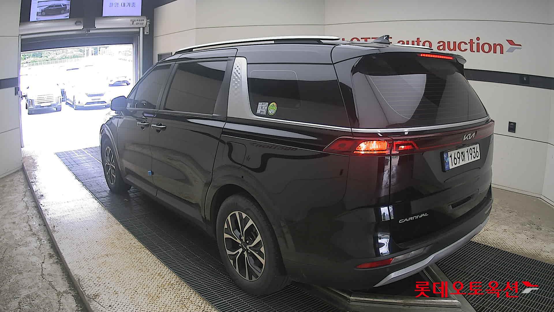 2022 - kia carnival