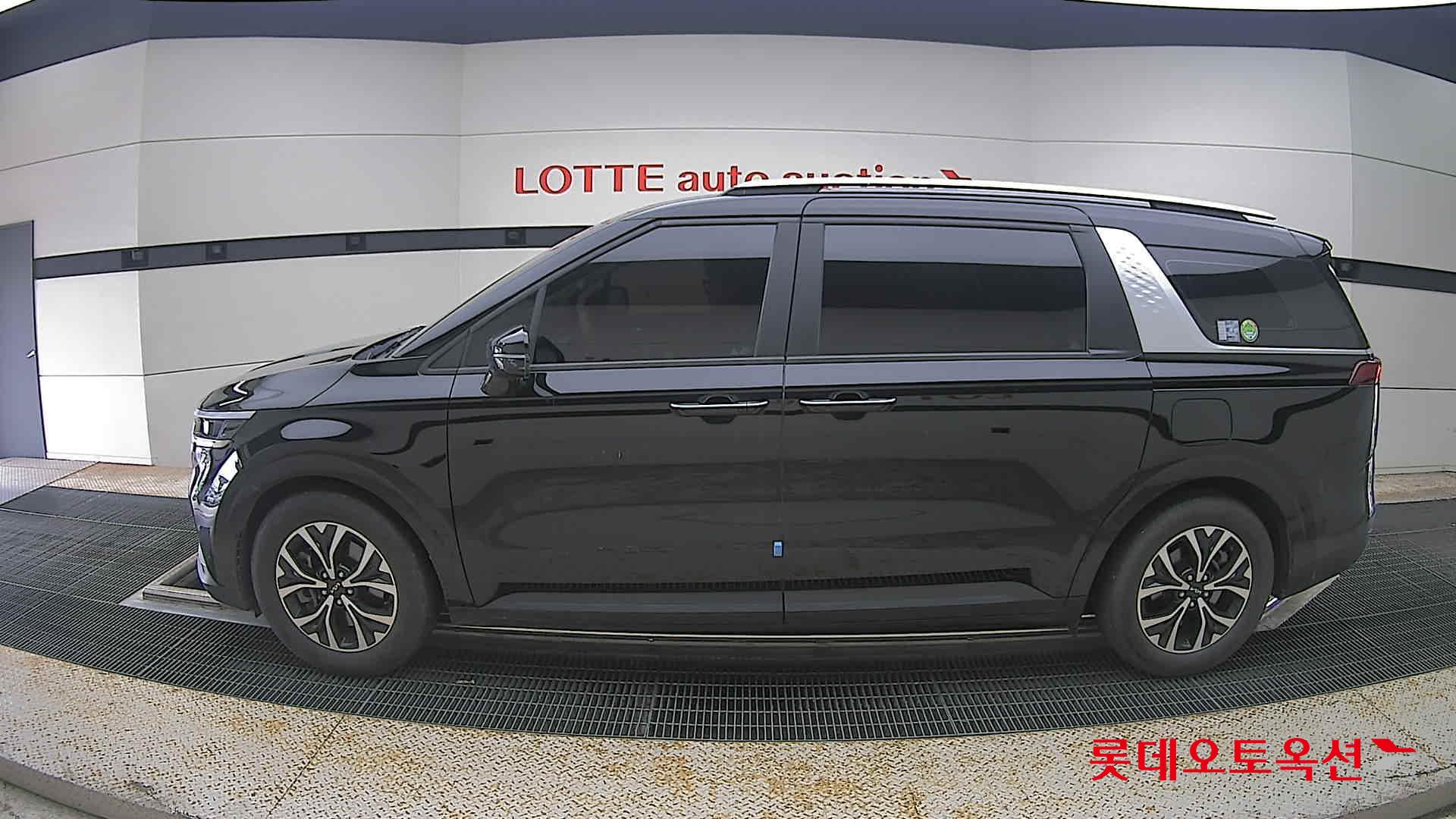 2022 - kia carnival