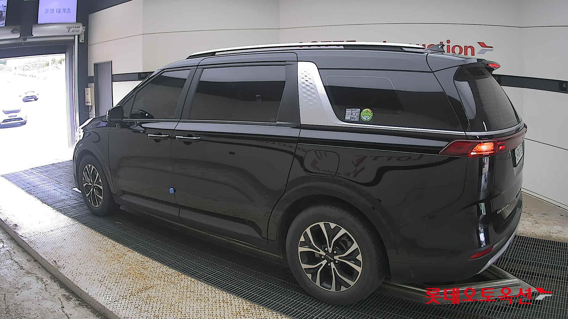 2022 - kia carnival