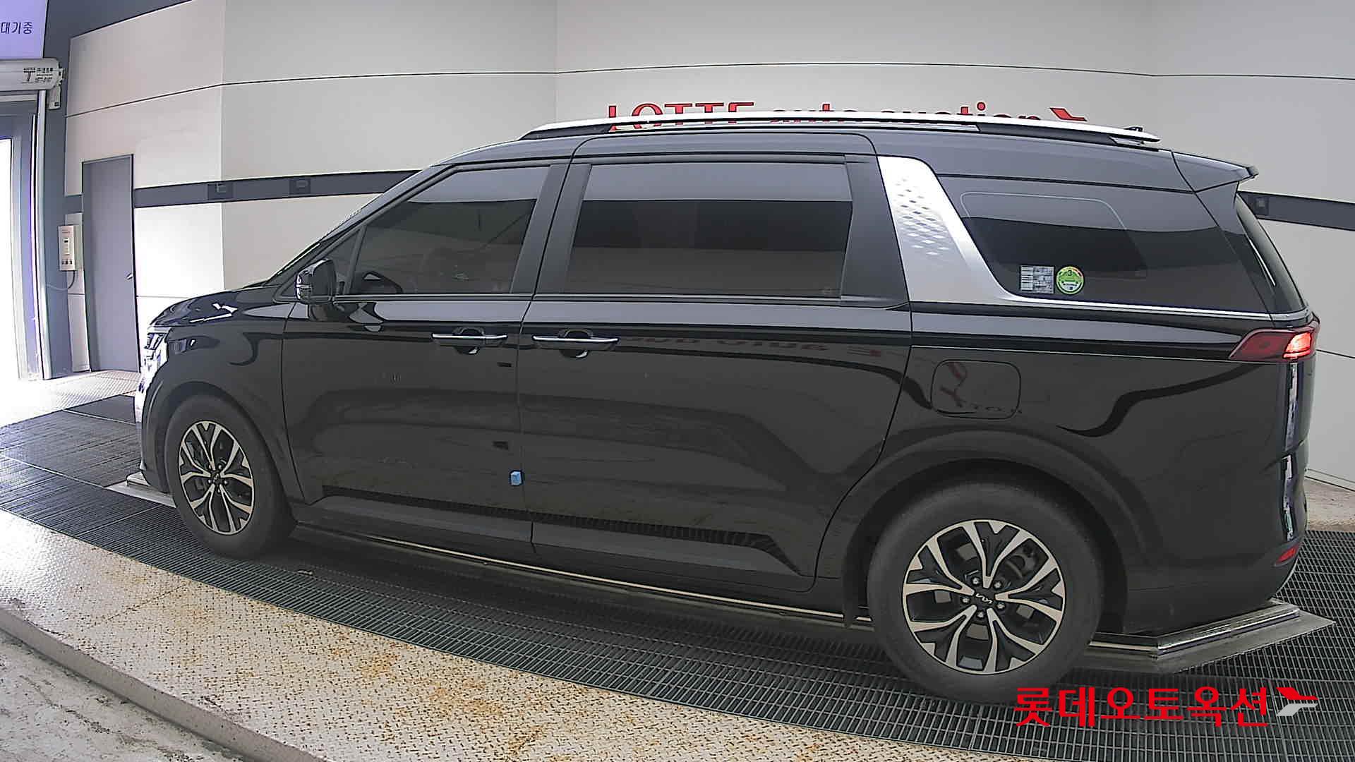 2022 - kia carnival