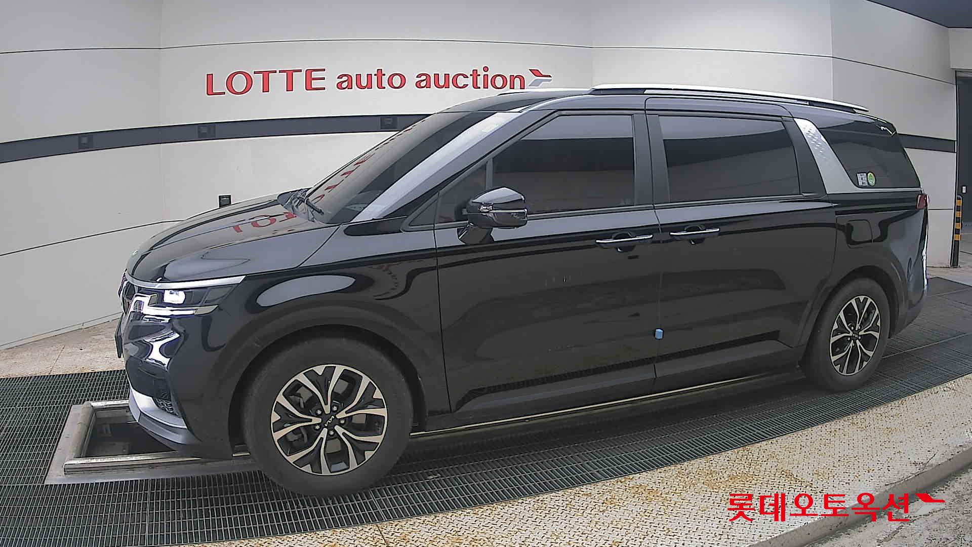2022 - kia carnival