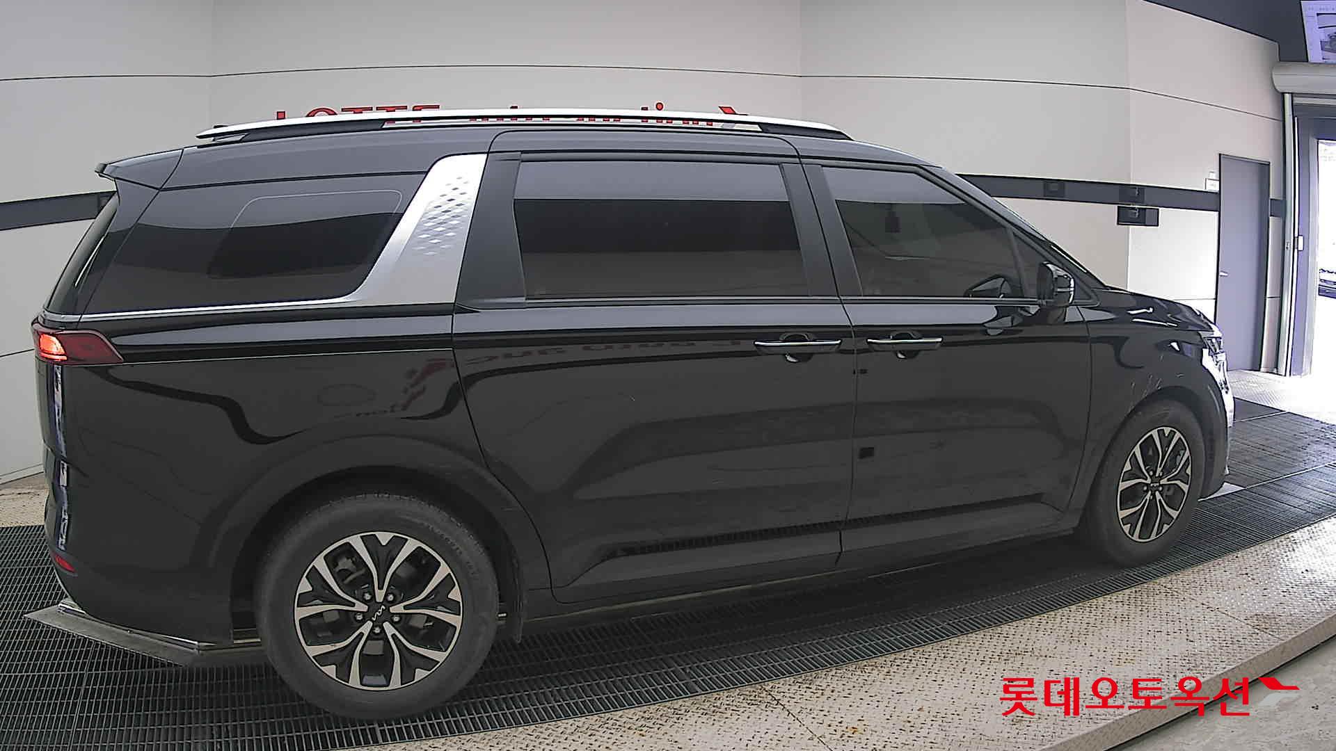 2022 - kia carnival