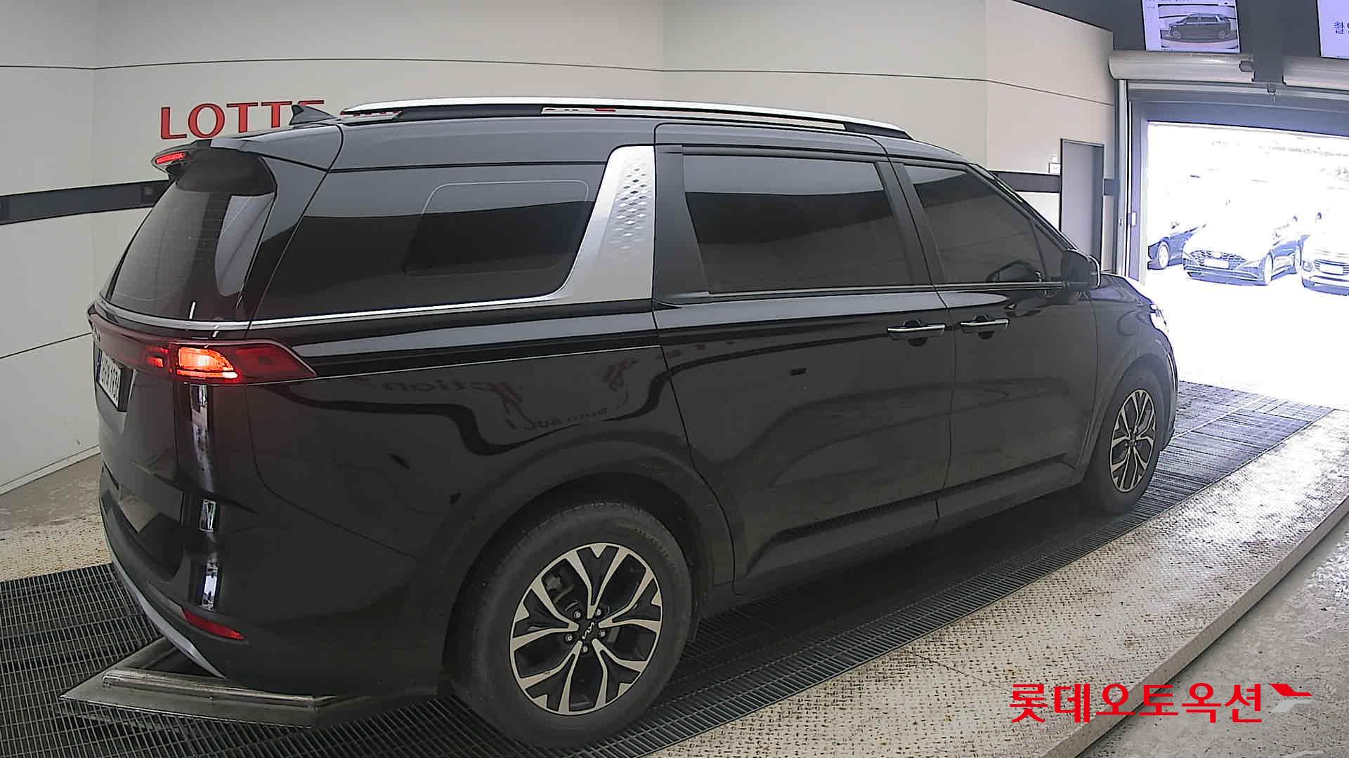 2022 - kia carnival