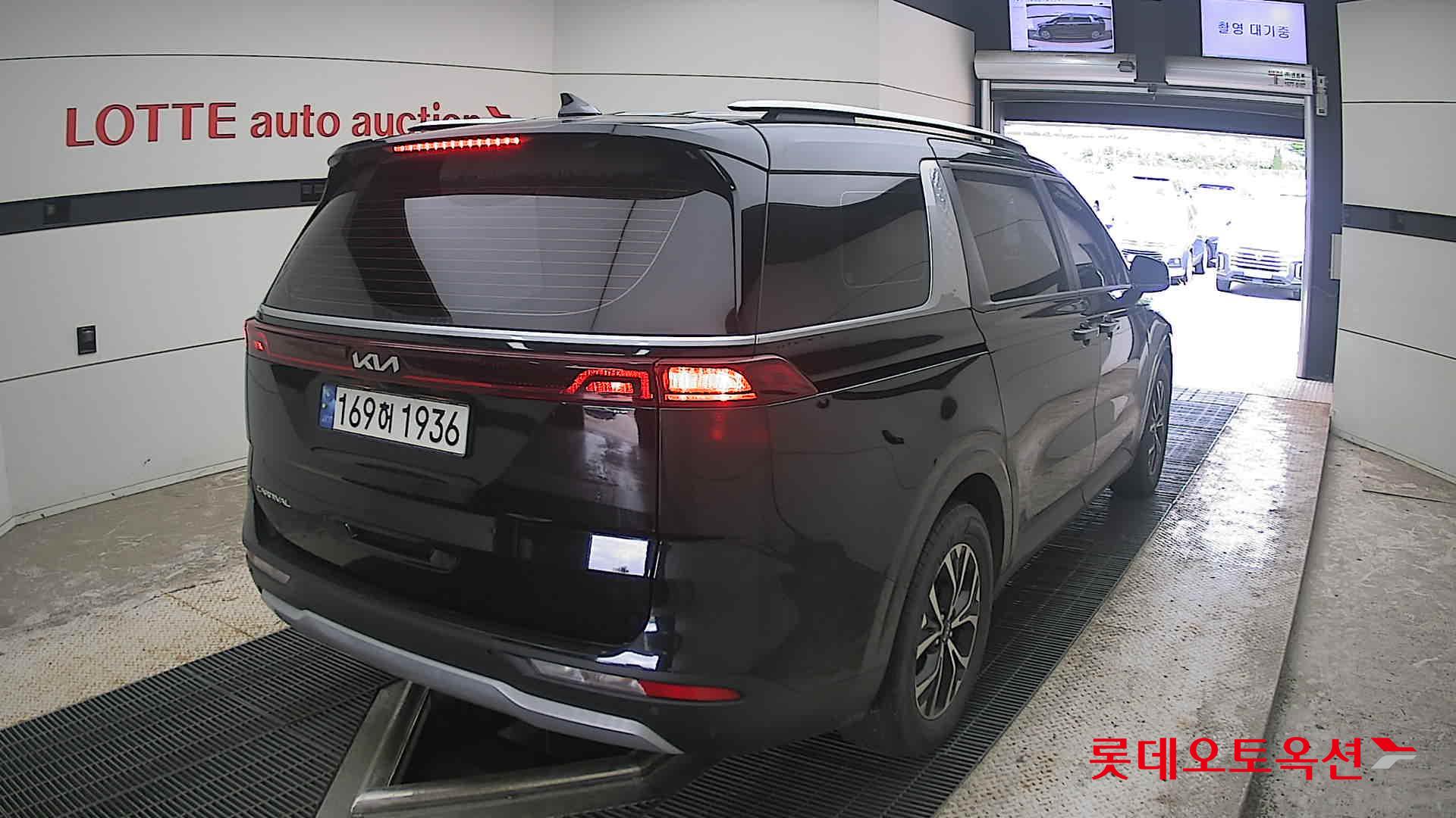 2022 - kia carnival