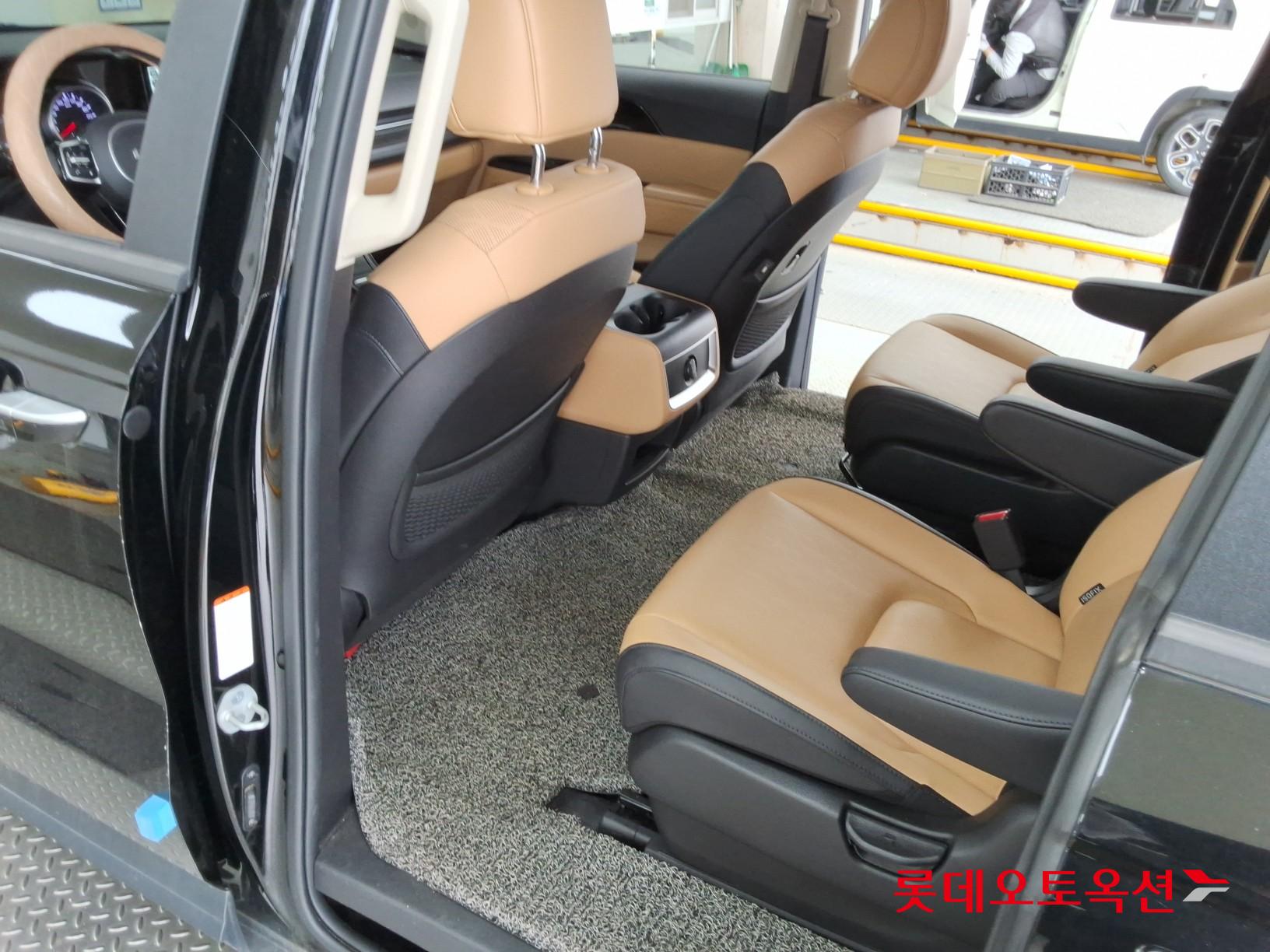 2022 - kia carnival