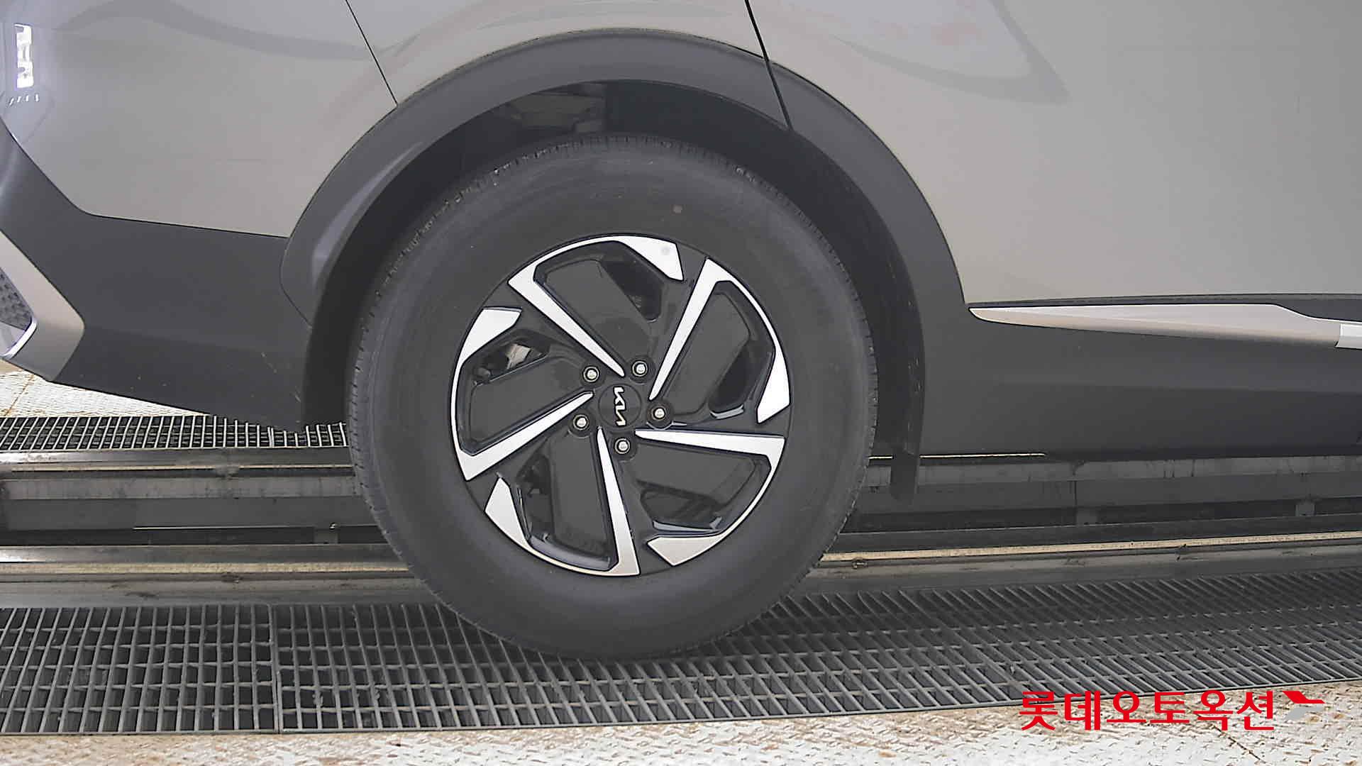 2023 - kia sportage
