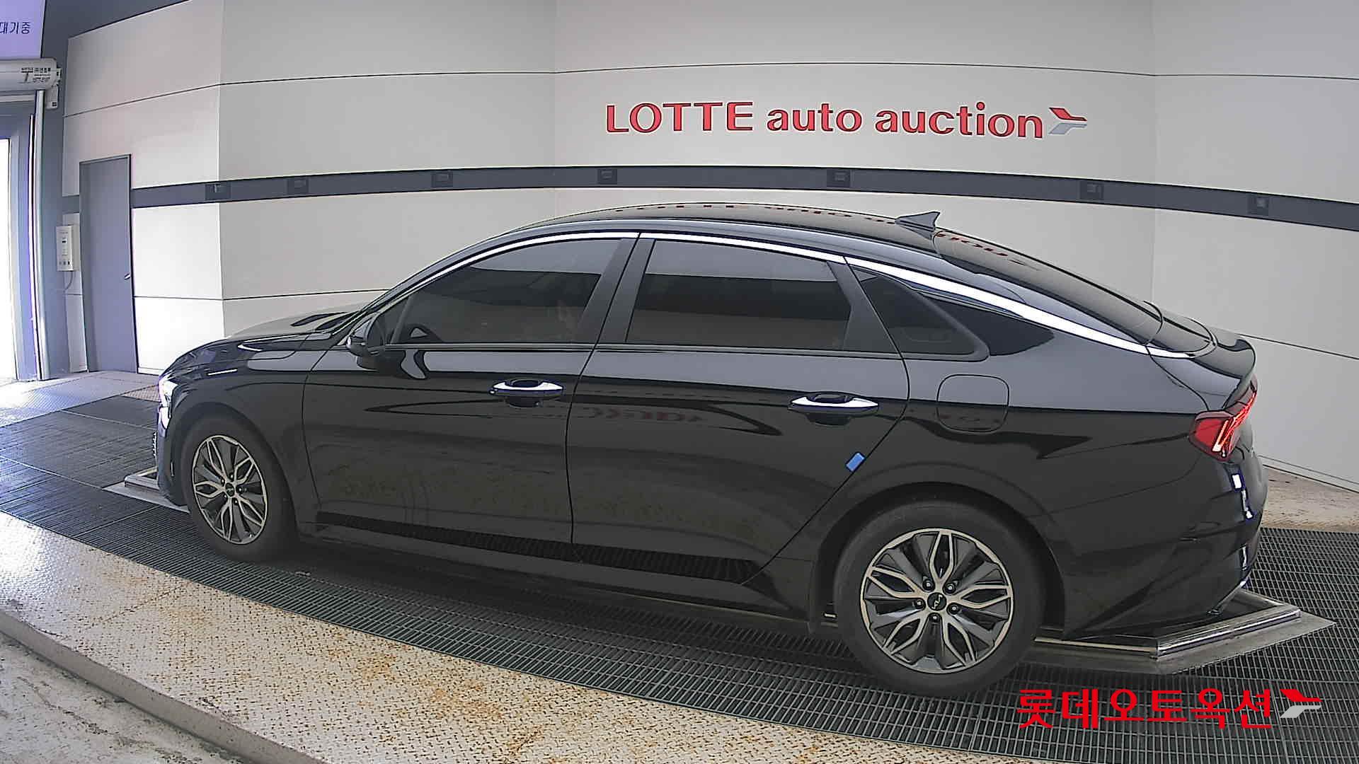 2022 - kia k5