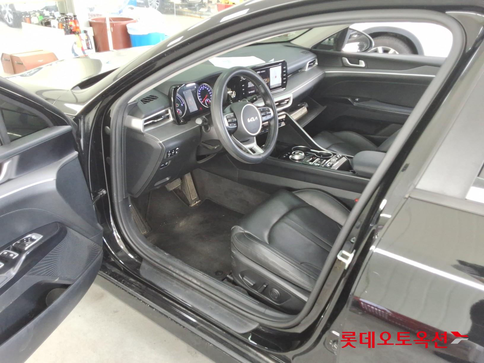 2022 - kia k5