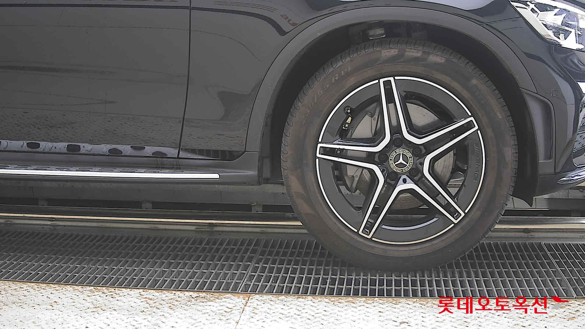 2022 - mercedes-benz glc300