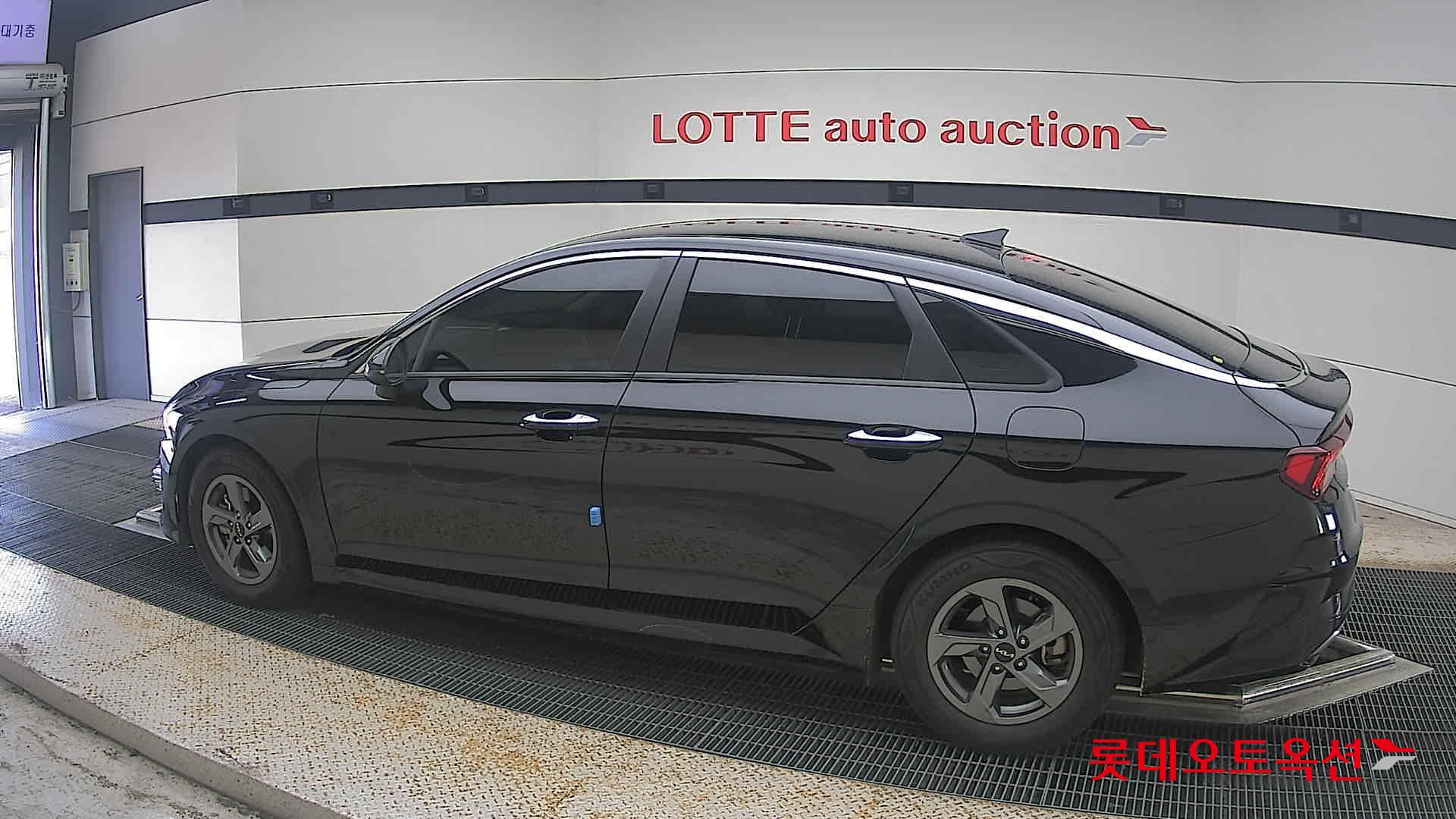 2022 - kia k5