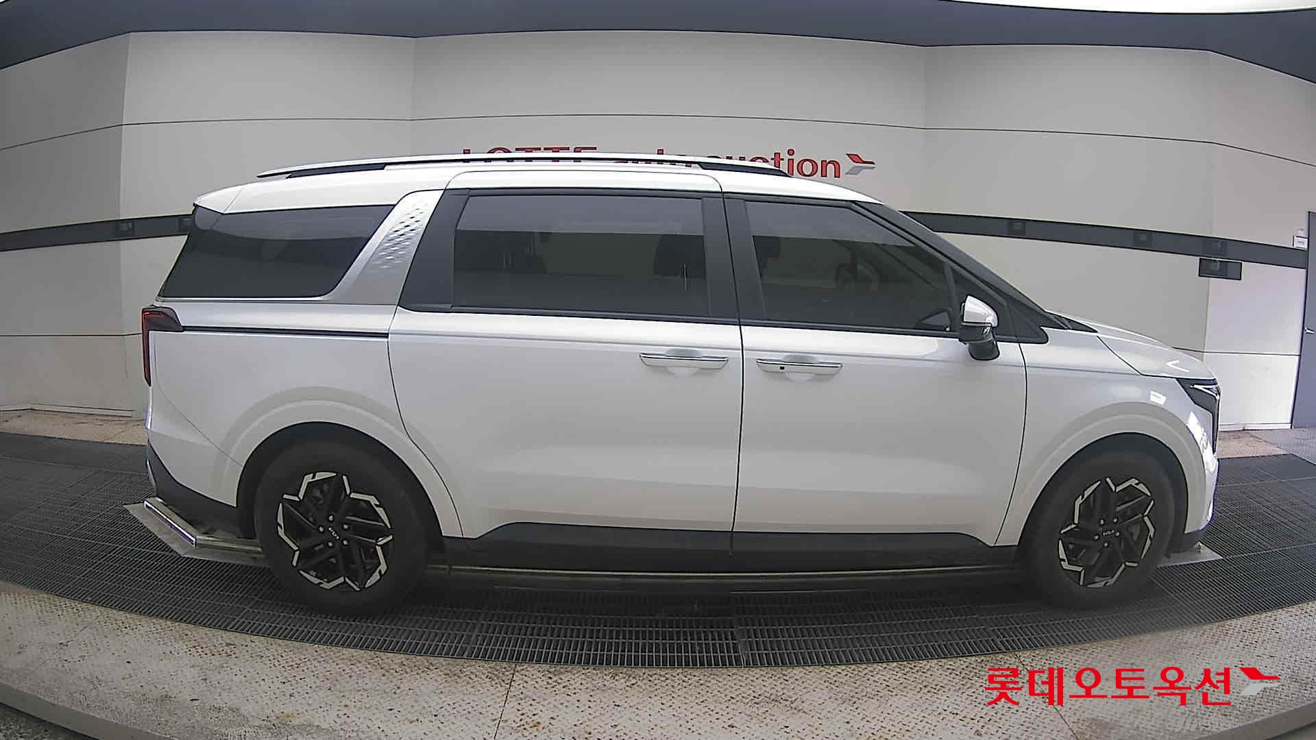 Kia Carnival 2024 Snow White Pearl из Кореи, фото 3