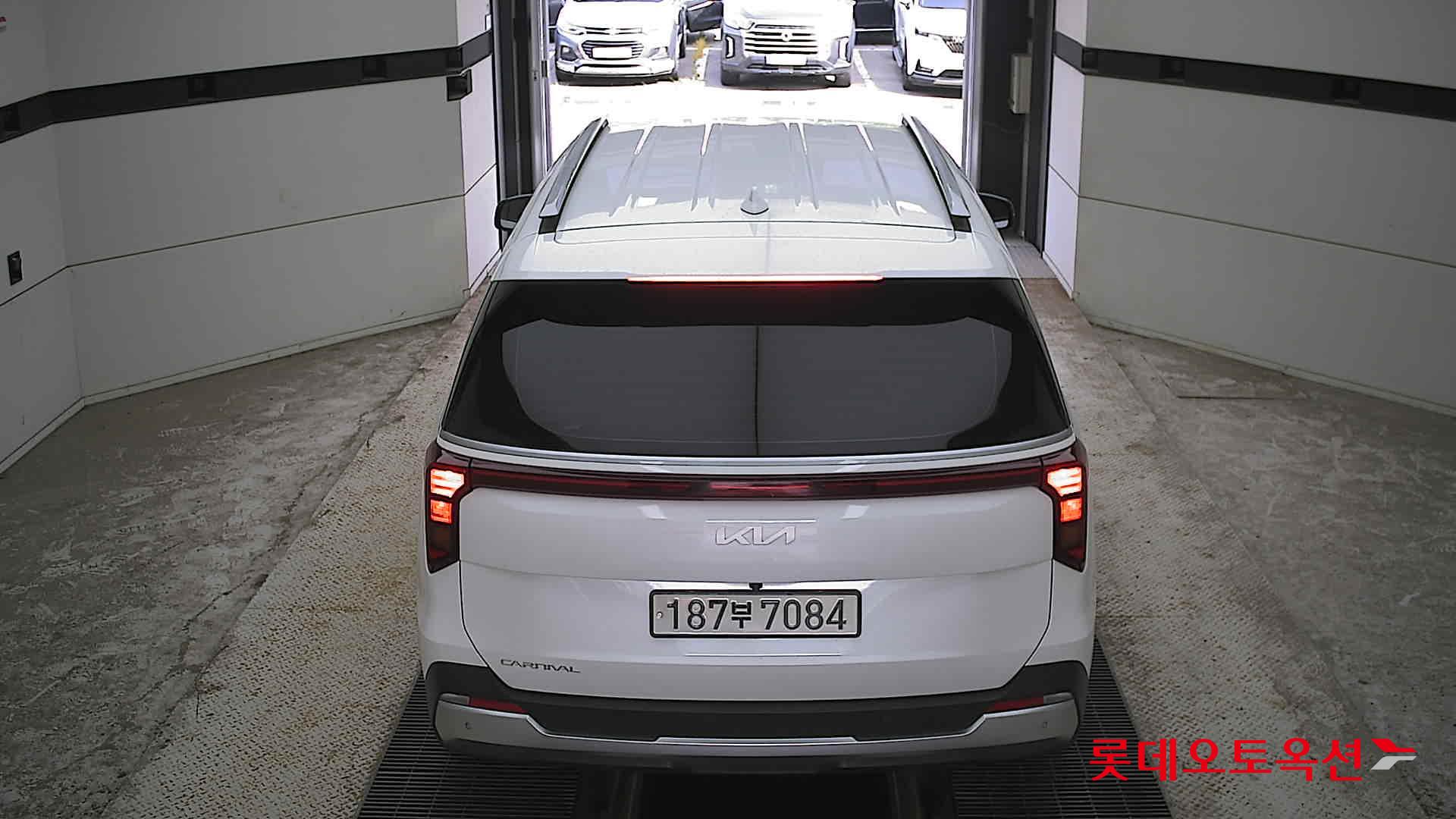 Kia Carnival 2024 Snow White Pearl из Кореи, фото 5