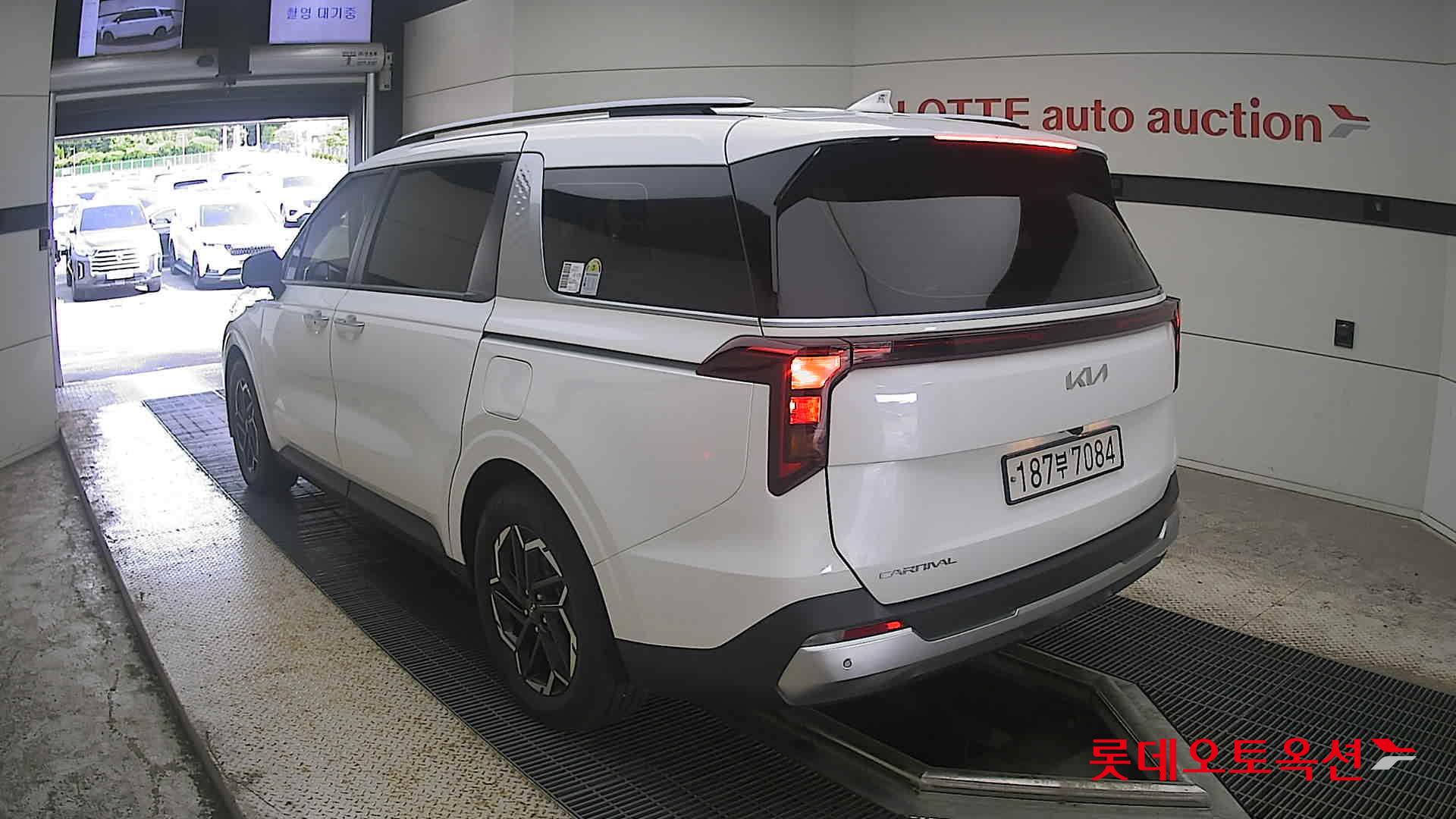 Kia Carnival 2024 Snow White Pearl из Кореи, фото 6